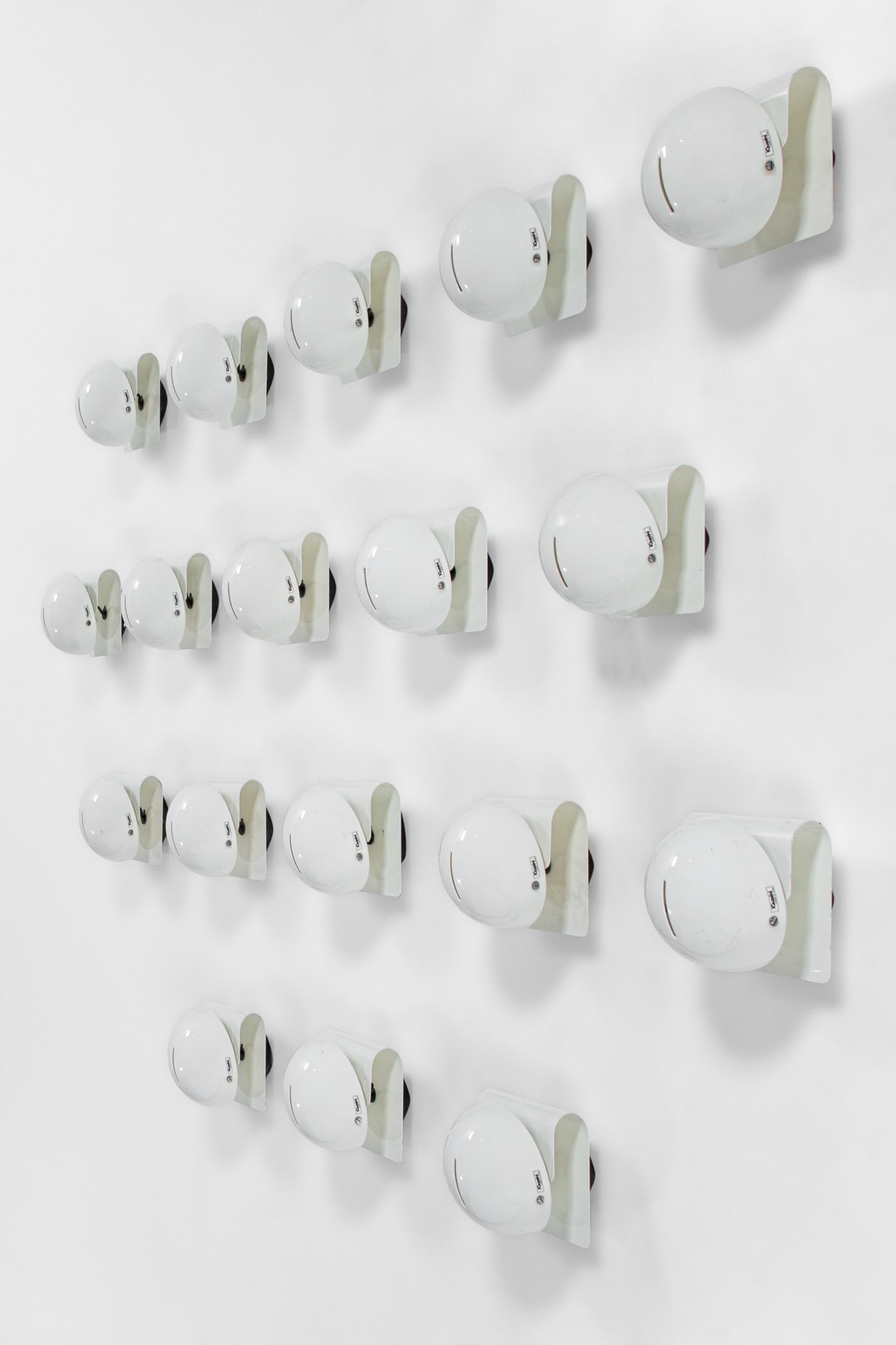 Giuseppe Cormio. Diciotto lampade da parete mod. Bugia (1 of 3)