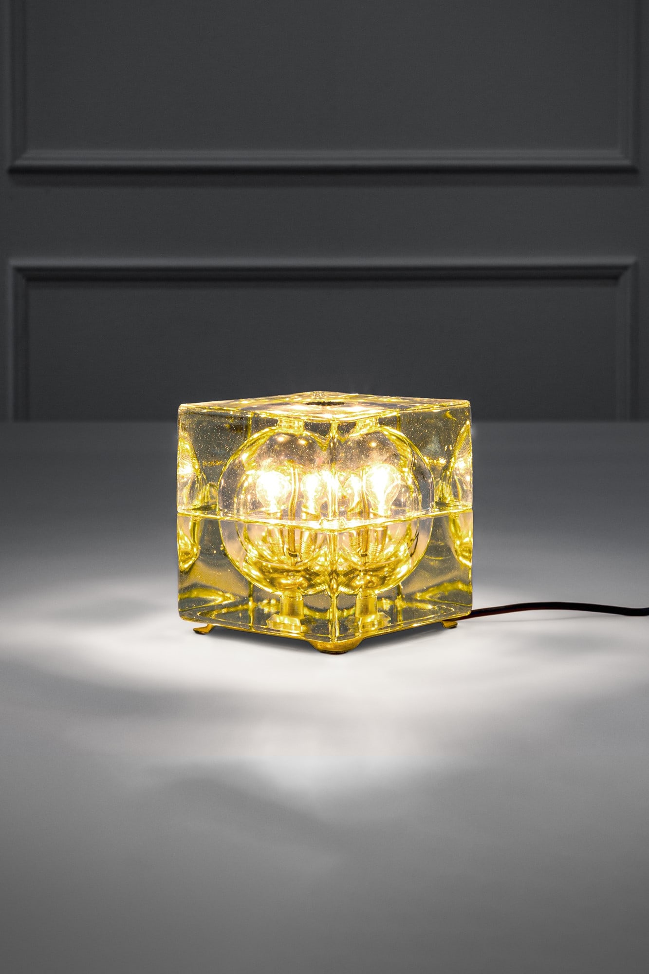 Alessandro Mendini. Lampada da tavolo Cubosfera (1 of 3)