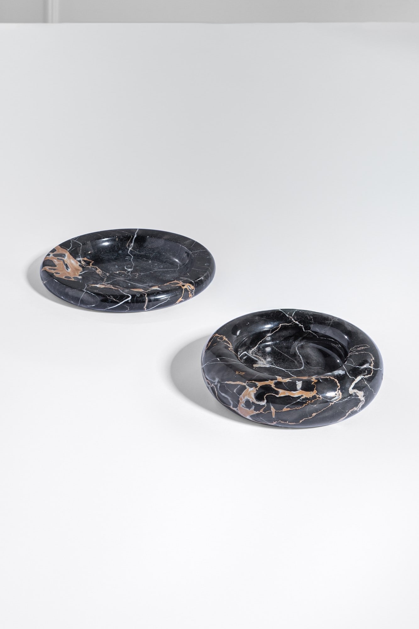 Angelo Mangiarotti. Due svuotatasche (1 of 3)