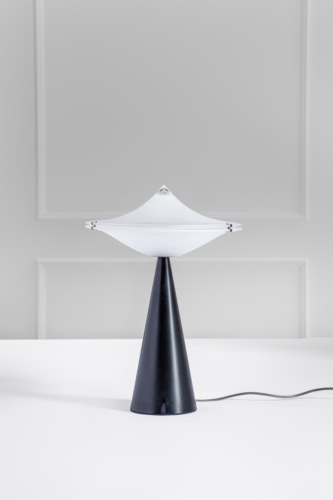 Luciano Cesaro. Lampada da tavolo mod. Alien (1 of 2)