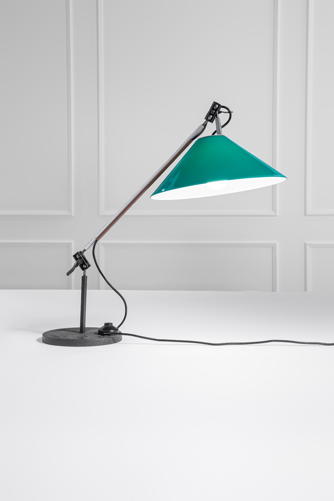 Enzo Mari. Lampada da tavolo della serie Aggregato (1 of 4)