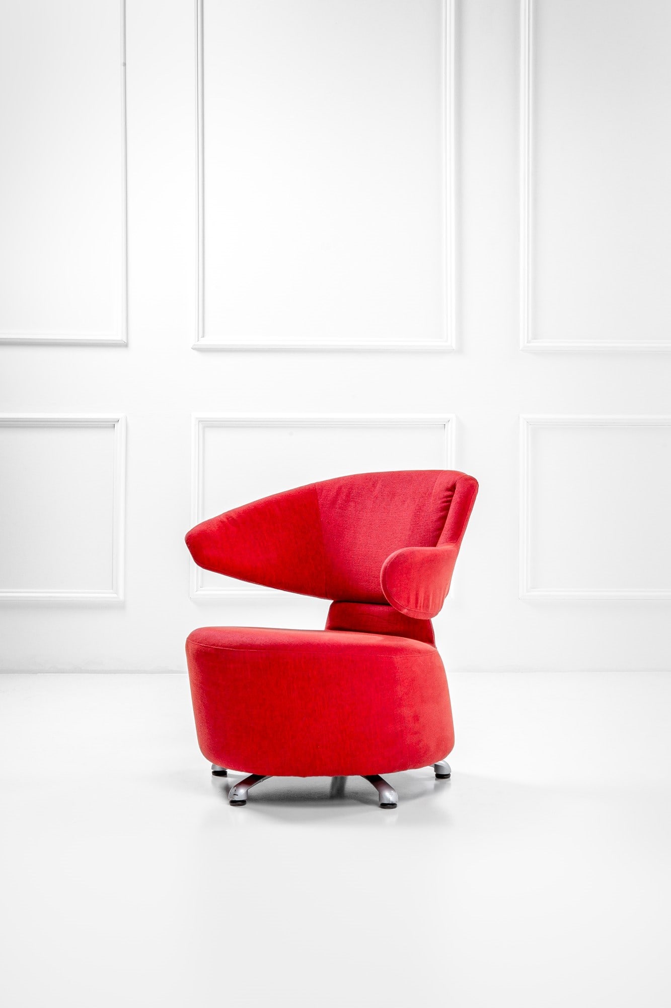 Toshiyuki Kita. Poltrona mod. K06 Canta: Poltrona mod. K06 CantaMetallo verniciato, tessuto.Prod. Cassina, 2000 ca.Etichetta del produttore.cm 77x74x60BIBLIOGRAFIA: Giampiero Bosoni, Made in Cassina, Skira, Milano, 2008, p. 291.