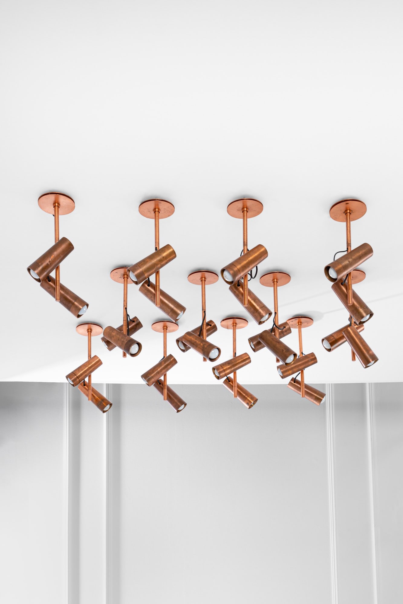 Dodici luci da soffitto o da parete: Dodici luci da soffitto o da pareteRame.Prod. Light Contract, 1990 ca.Provenienti da uno show room Missoni.Etichetta del produttore.cm 40x18x20