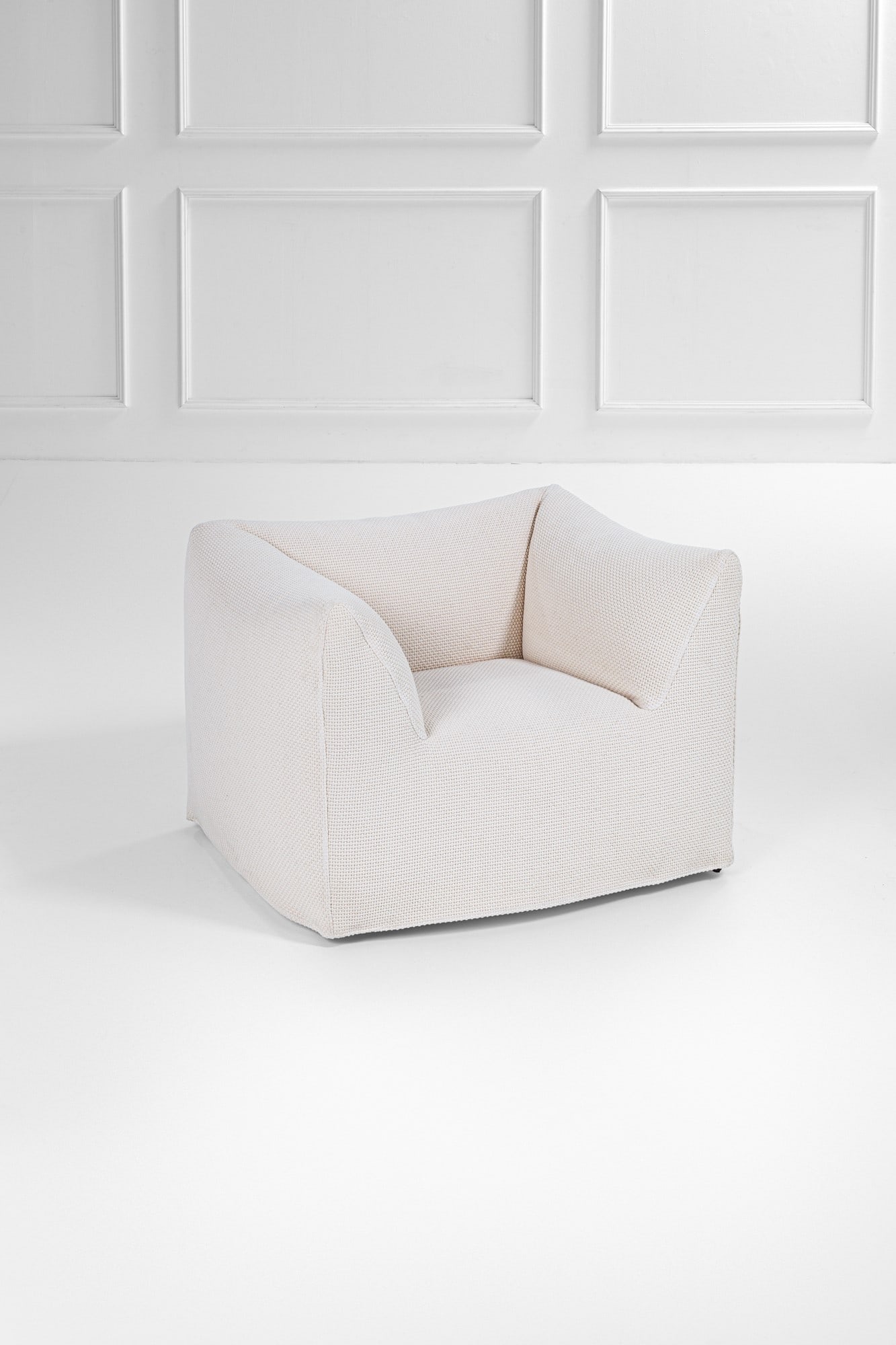 Mario Bellini. Poltrona mod. Le Bambole (1 of 3)