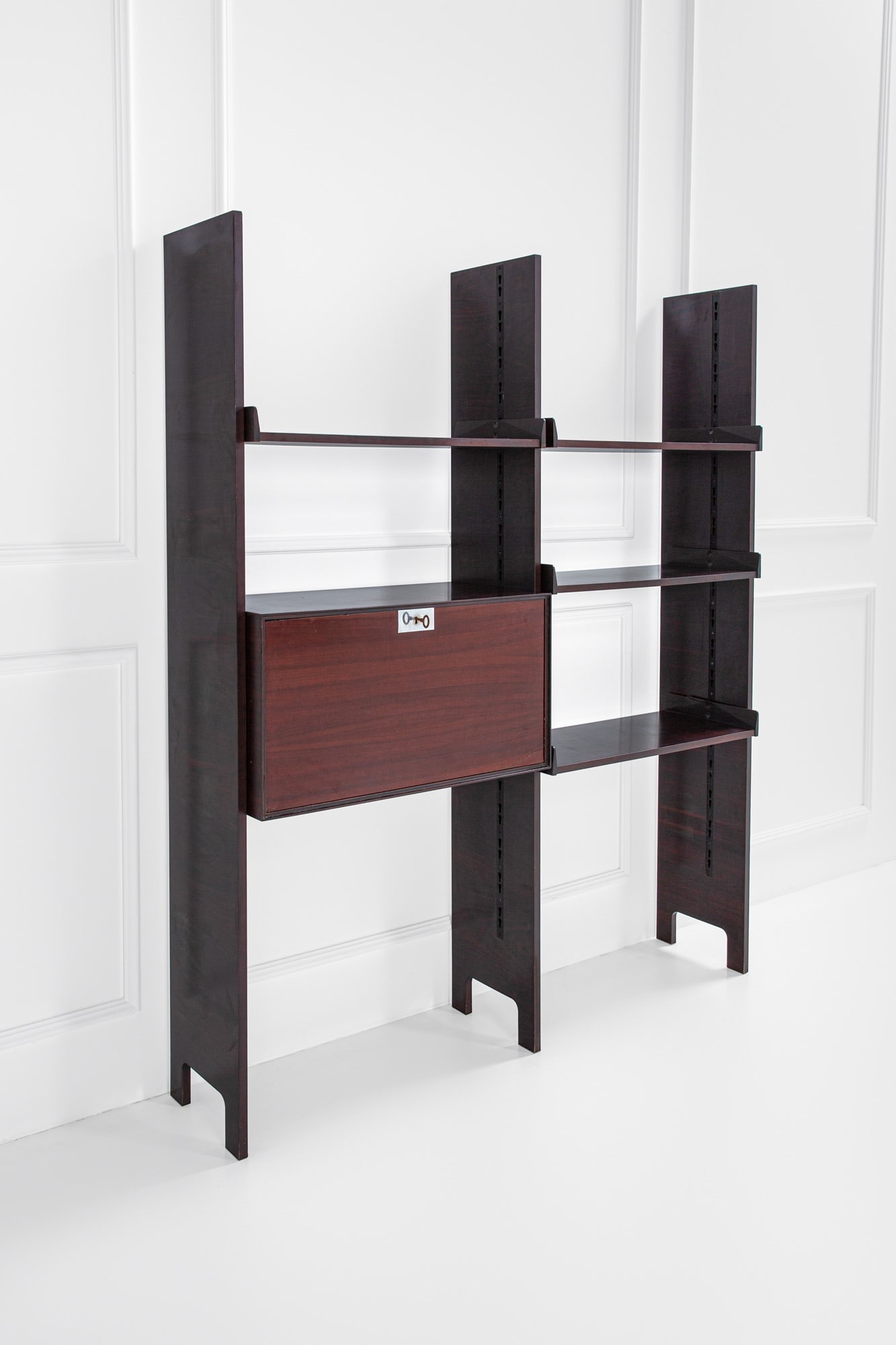 Libreria componibile a due campate da centro: Libreria componibile a due campate da centroLegno impiallacciato, metallo.1960 ca.cm 200xx167x40