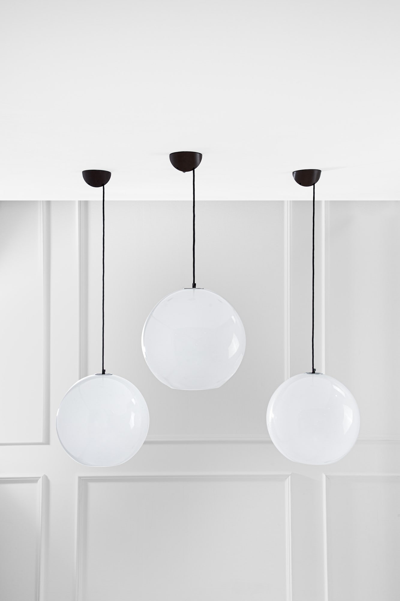 Enzo Mari. Tre lampade a sospensione della serie Aggregato (1 of 3)