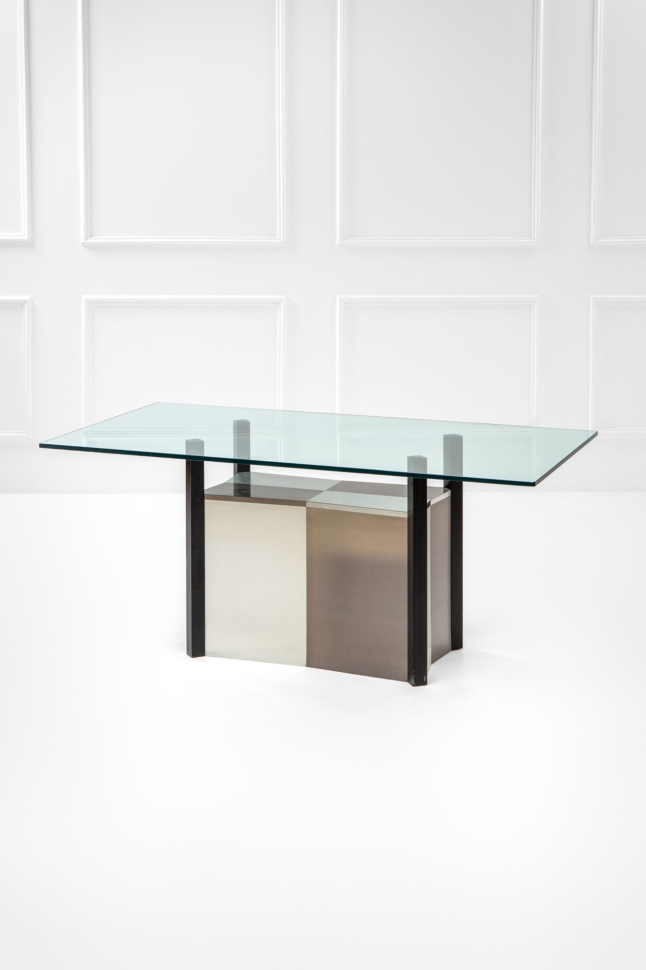 Lodovico Acerbis. Tavolo: Tavolo Metallo verniciato, alluminio spazzolato, vetro molato. Prod. Acerbis, 1970 ca. cm 75x170x90