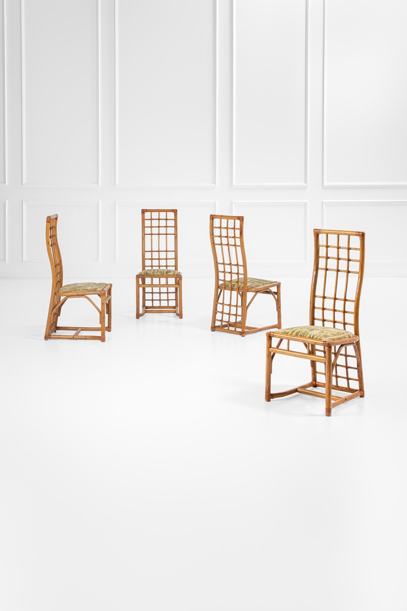 Arpex International. Quattro sedie: Quattro sedieBamboo, canna d'India, tessuto.Prod. Arpex International, 1970 ca.cm 106x53x52