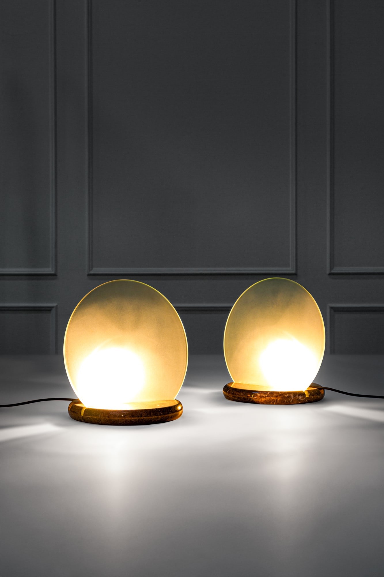 Bruno Gecchelin. Due lampade da tavolo mod. Gong (1 of 4)