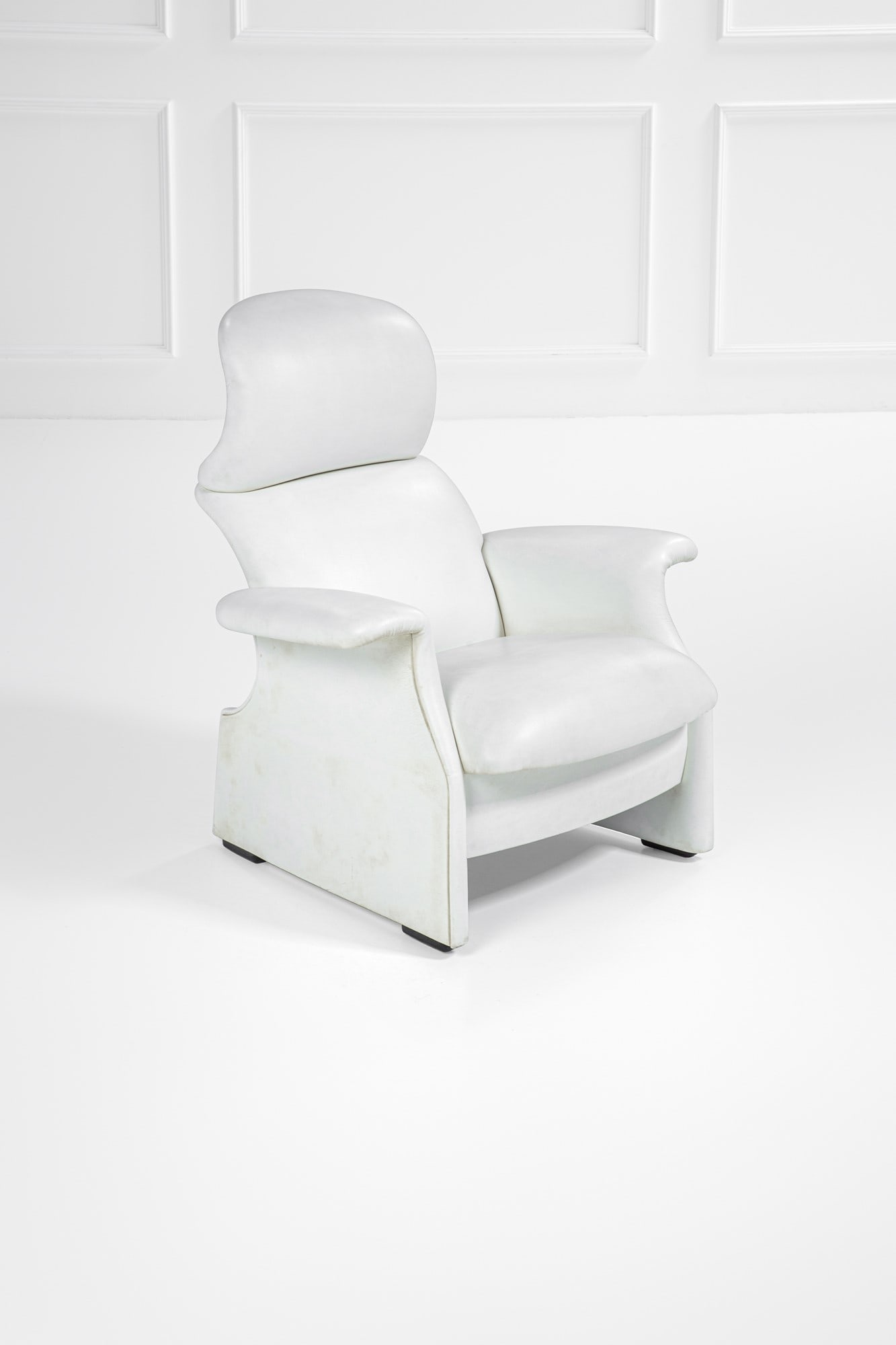 Studio Simon Gavina. Poltrona mod. Viscontea (1 of 3)