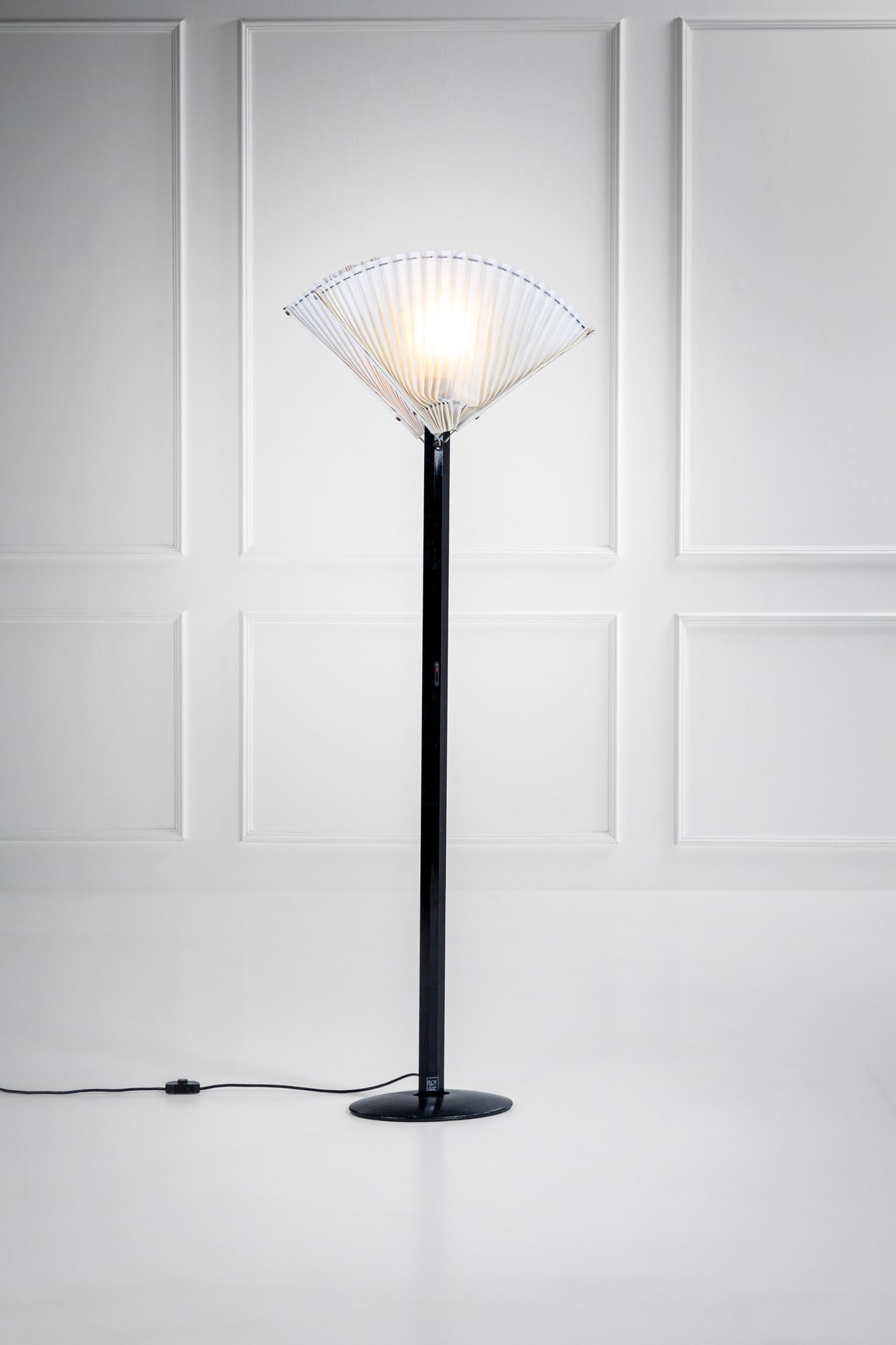 Afra e Tobia Scarpa. Lampada da terra mod. Butterfly (1 of 3)