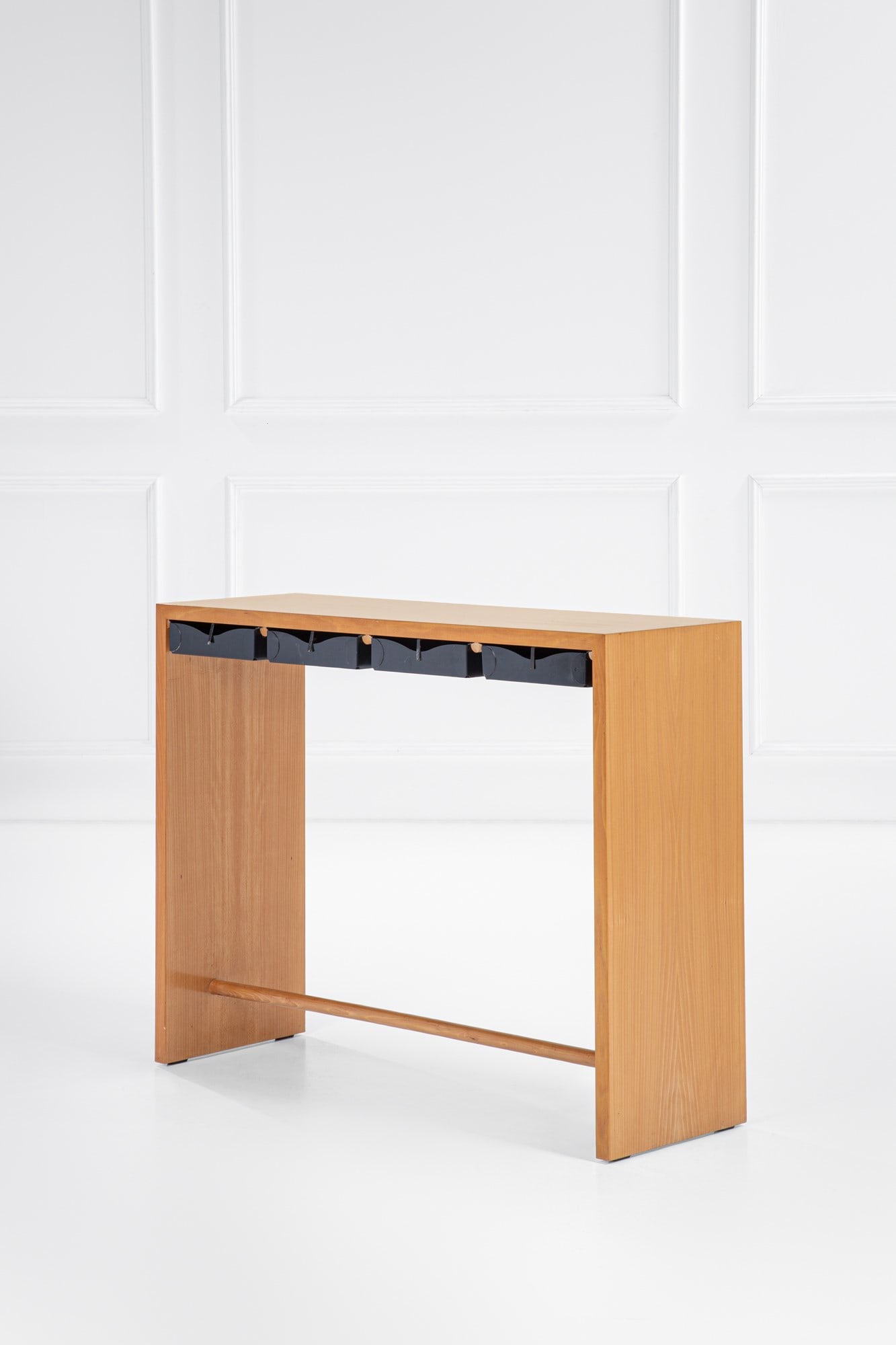 Enzo Mari. Console mod. Aquisgrana (1 of 3)