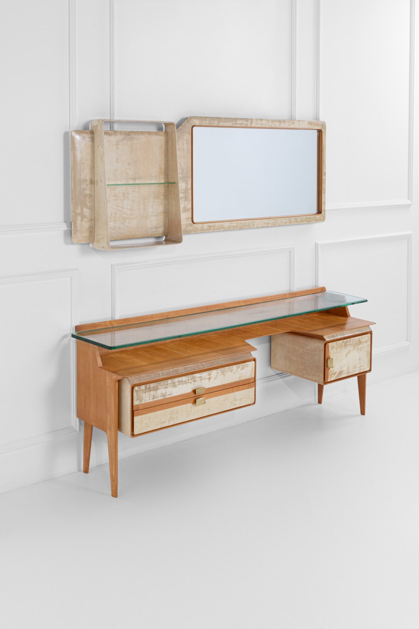 Dassi. Mobile da camera con specchiera da parete: Mobile da camera con specchiera da pareteLegno impiallacciato, pergamena, ottone, vetro molato.Prod. Dassi, 1950 ca.cm 78x197x44, cm 70x190x15