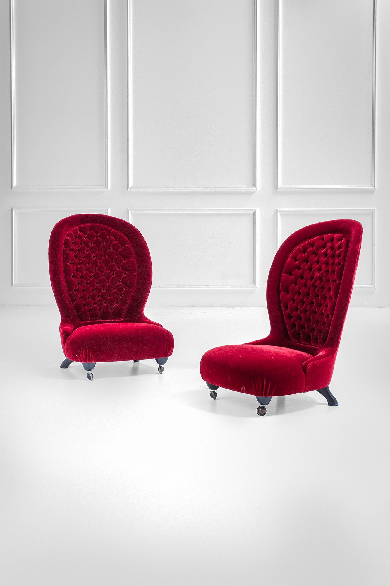 Luigi Caccia Dominioni. Due poltrone mod. Pole Position: Poltrona mod. Pole Position Struttura in legno, poliuretano rivestito in tessuto, legno massello laccato, alluminio verniciato. Prod. Azucena, 1991 ca. Marchio stampato del produttore. cm 110x80x98 Bi