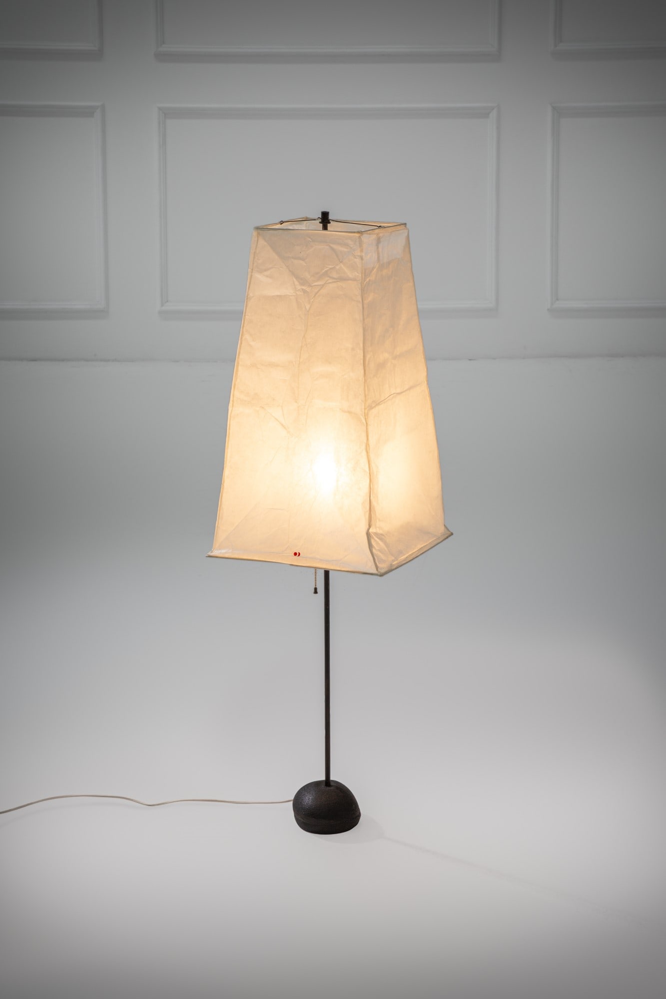 Isamu Noguchi. Lampada da terra mod. BB2-V2 della serie Akari (1 of 5)