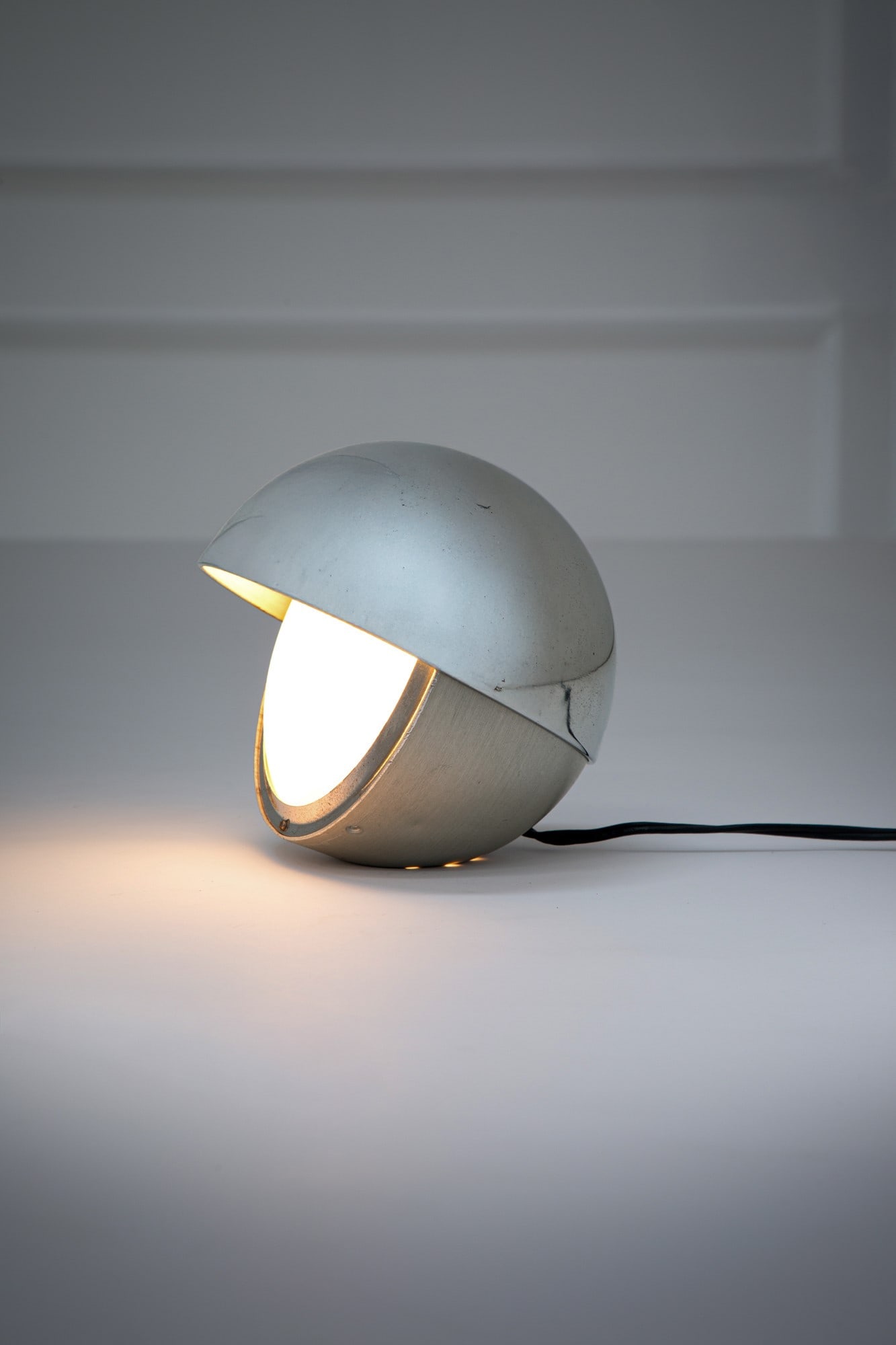 Ico Parisi. Lampada da tavolo mod. Palpebra (1 of 4)