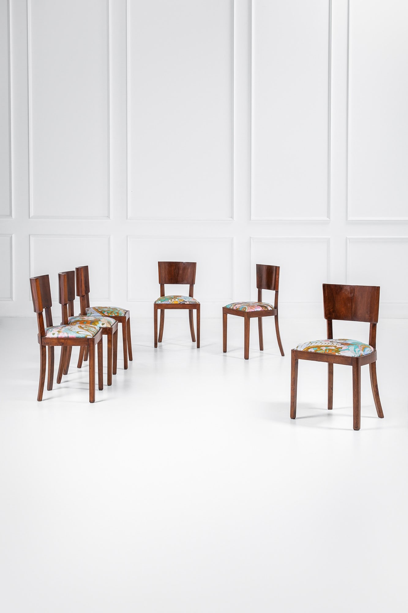 Sei sedie: Sei sedie Legno massello, legno impiallacciato, tessuto. 1930 ca. cm 83x46x44