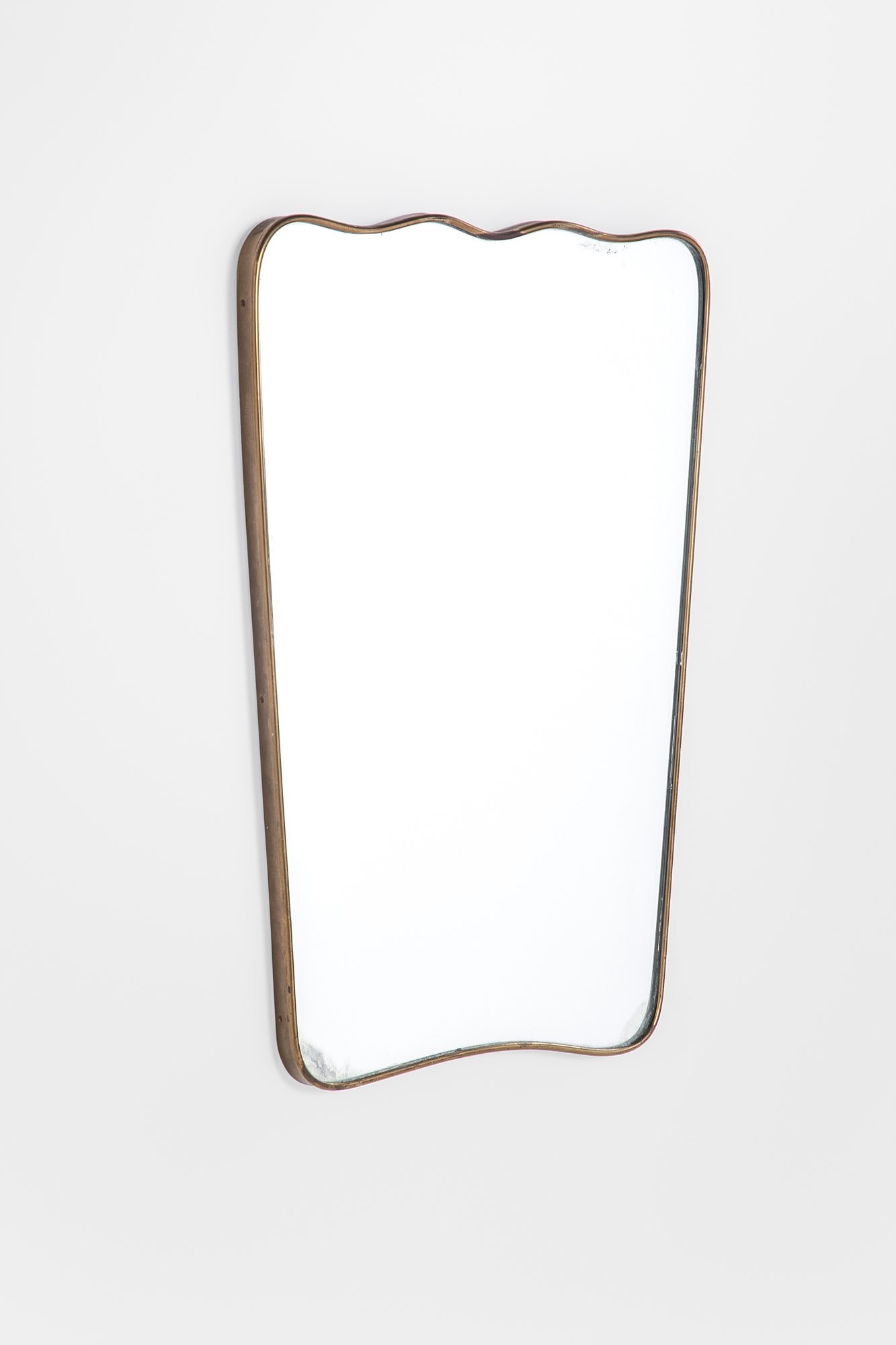 Specchiera: Specchiera Ottone lucido, vetro specchiato. 1950 ca. cm 69x48x3