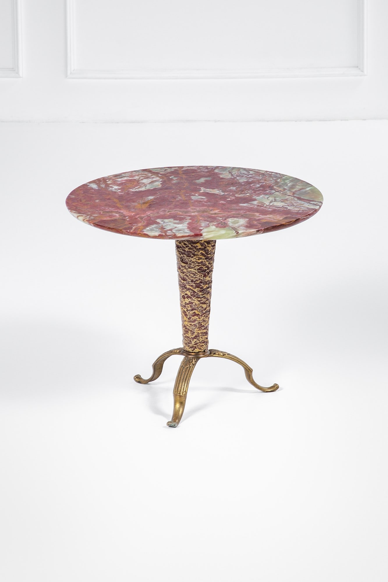 Melchiorre Bega. Tavolino: Tavolino Ottone lucido, marmo, smalto. 1950 ca. h cm 48, diam. cm 60