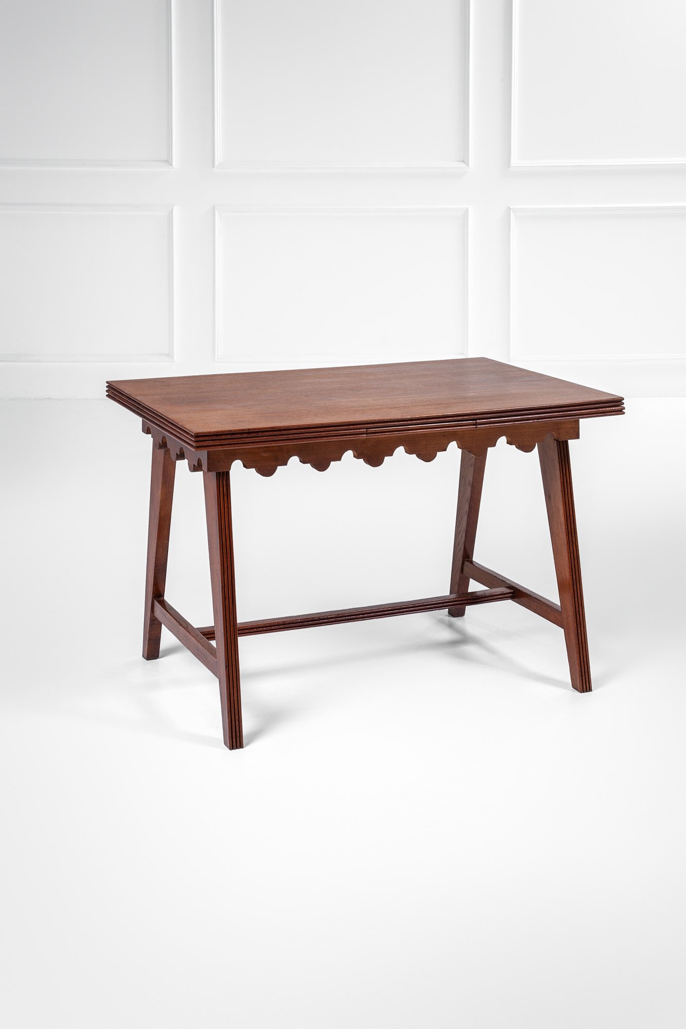 Paolo Buffa (attr.). Tavolo con allunghe: Tavolo con allunghe Legno massello, legno grissinato, legno sagomato. 1940 ca. cm 79x122x82, aperto cm 79x212x82