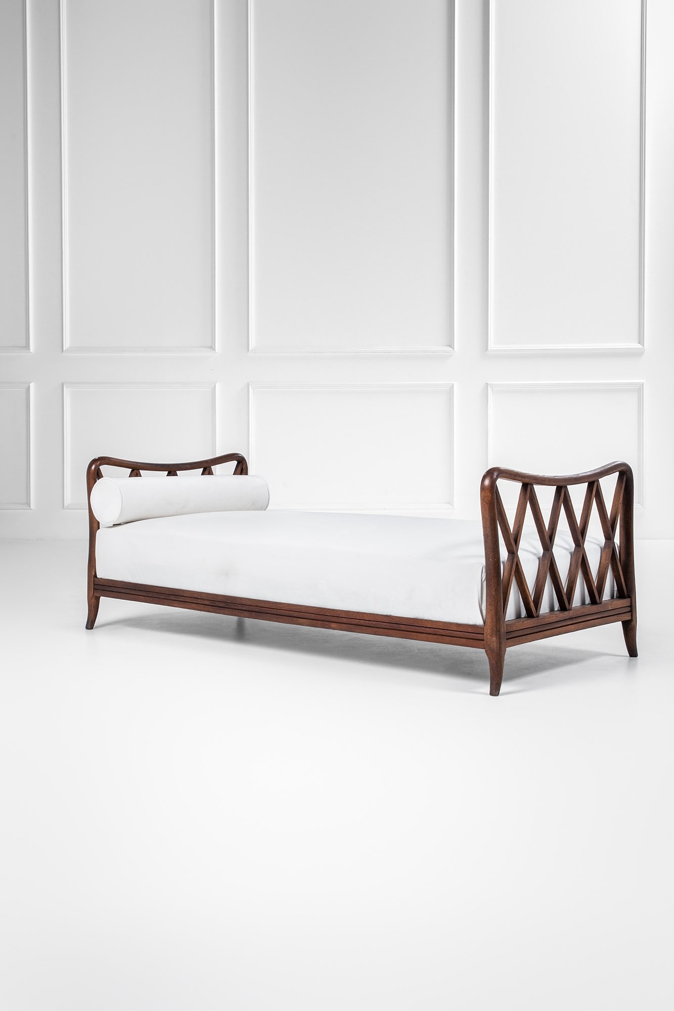 Paolo Buffa (attr.). Day bed (1 of 4)
