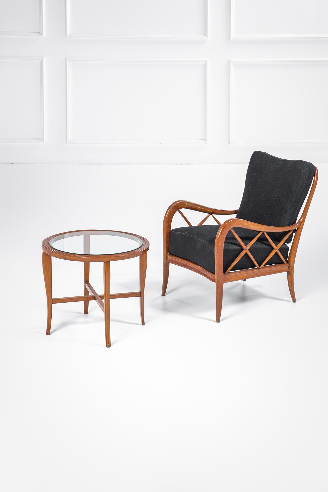 Paolo Buffa (attr.). Poltrona e tavolino d'appoggio: Poltrona e tavolino d'appoggio Legno massello sagomato, tessuto, vetro molato. 1950 ca. Poltrona cm 82x56x70; tavolino h cm 47, diam. cm 58