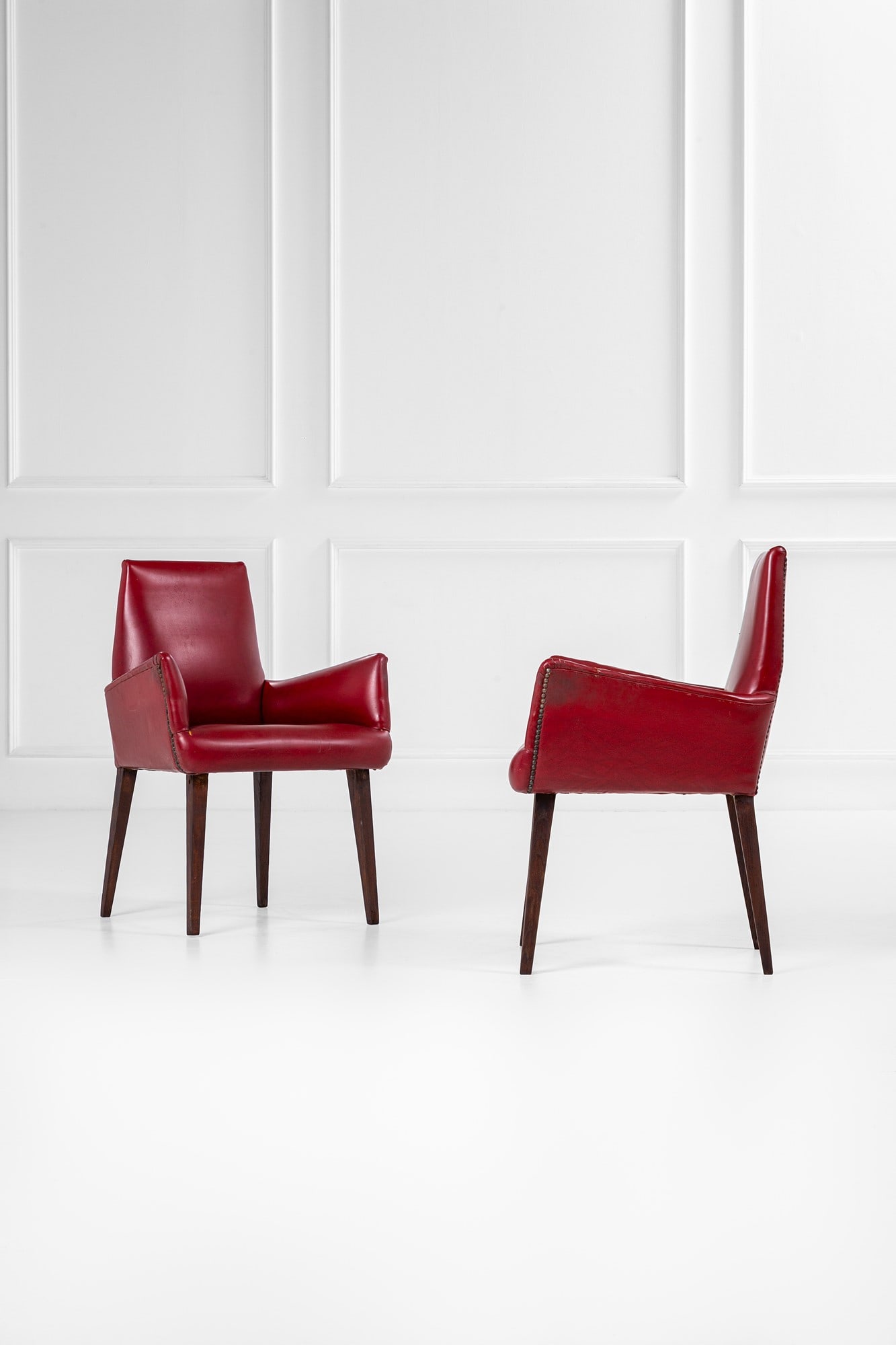 Due poltroncine da nave: Due poltroncine da nave Legno, similpelle. 1950 ca. cm 87x62x54