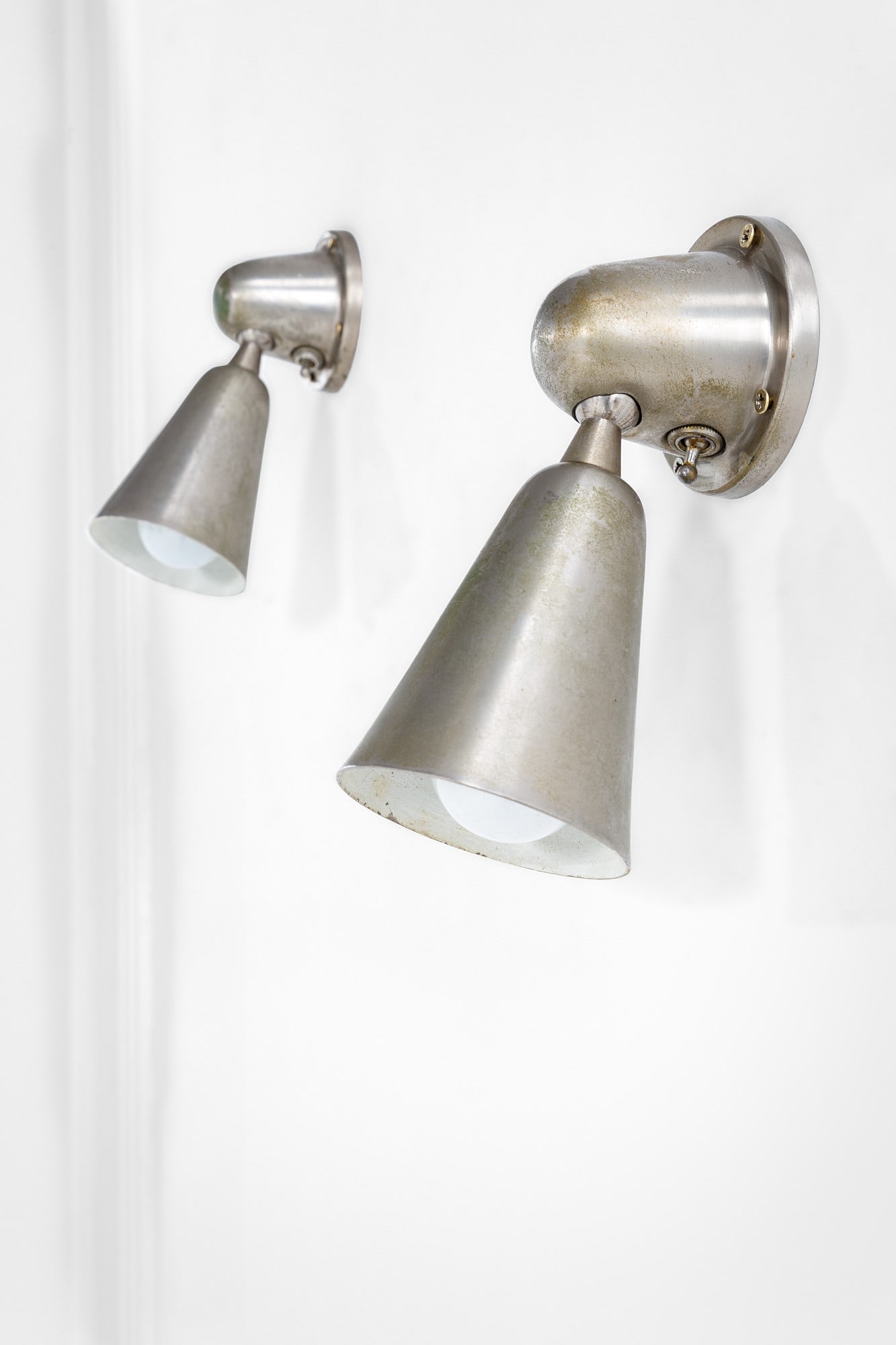 Greco Illuminazione. Due lampade da parete mod. Universal (1 of 3)