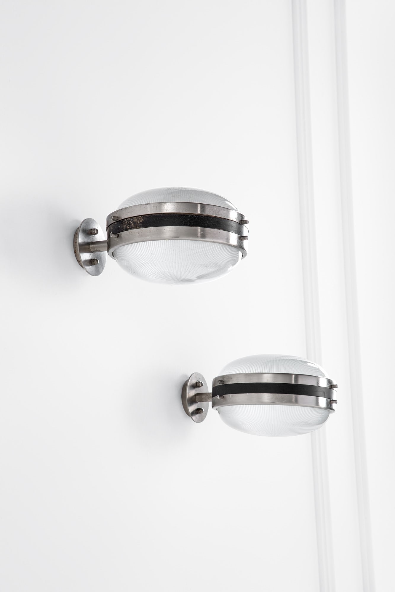 Sergio Mazza. Due lampade da parete mod. Gamma (1 of 3)