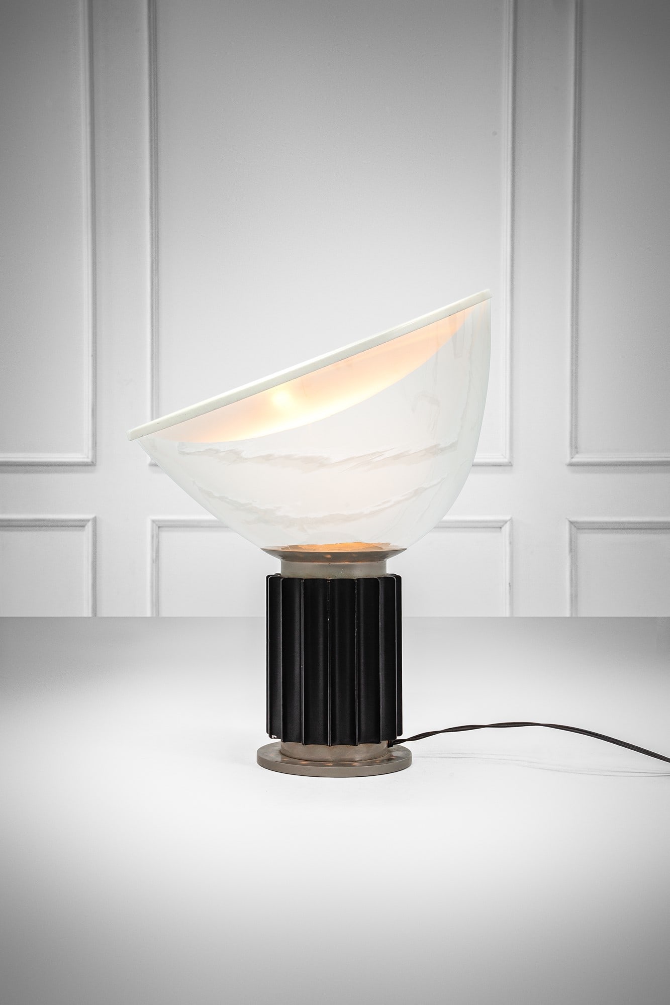 Achille Castiglioni. Lampada da tavolo mod. Taccia (1 of 3)