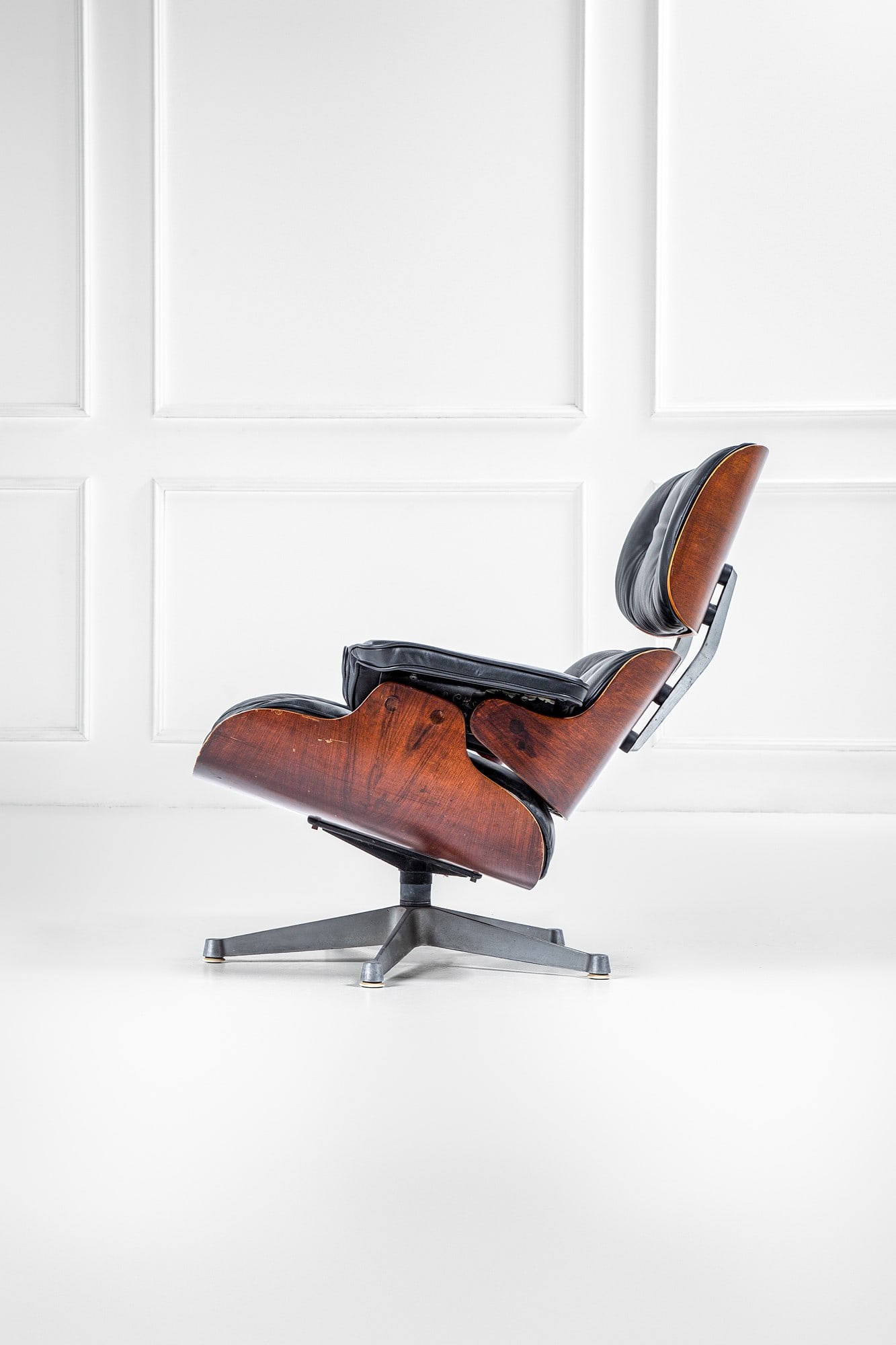 Charles e Ray Eames. Poltrona mod. 670 - 2