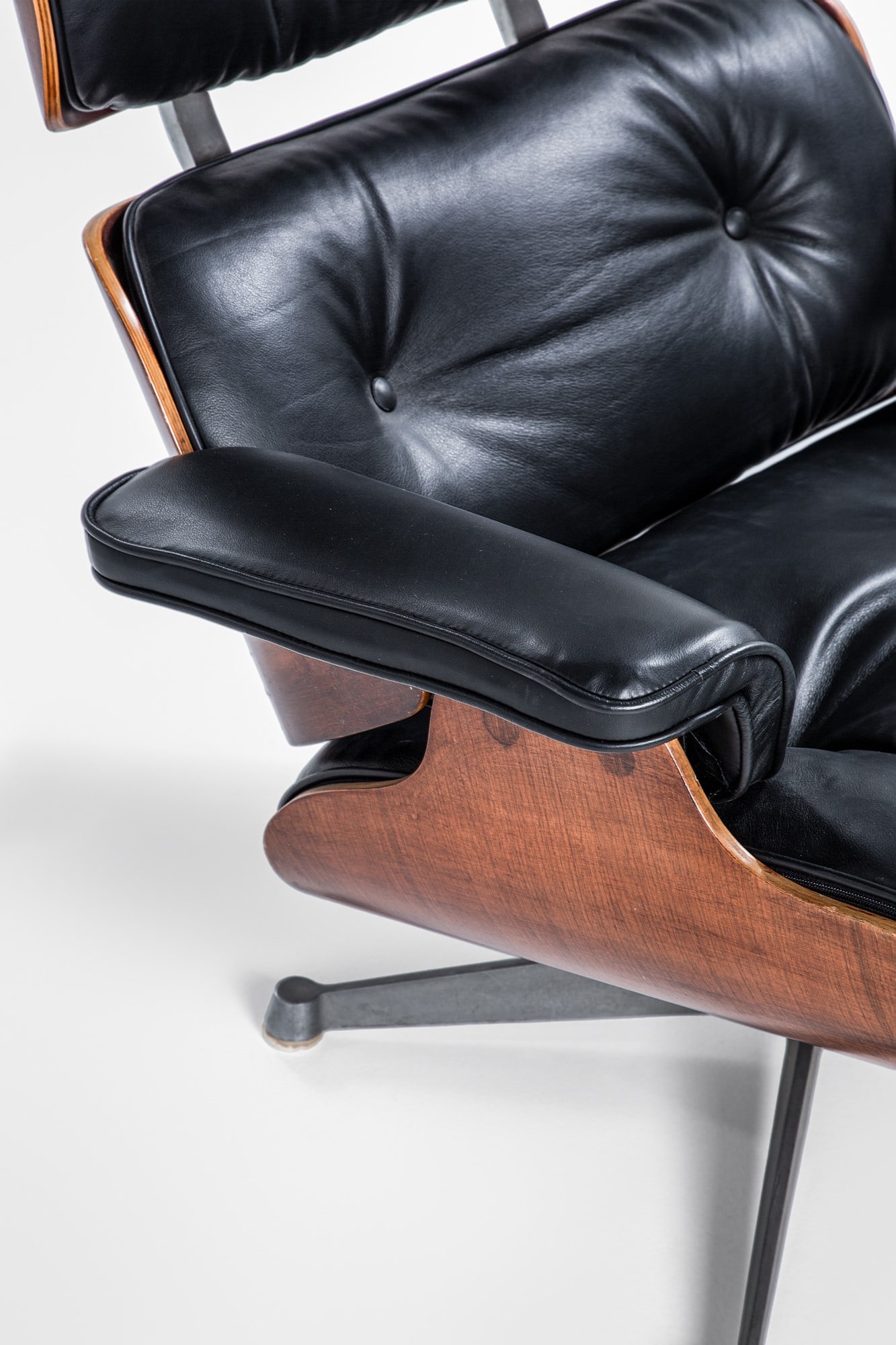 Charles e Ray Eames. Poltrona mod. 670 - 3