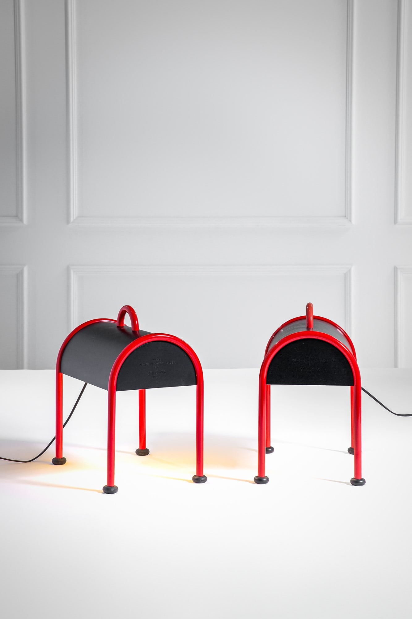 Ettore Sottsass. Due lampade mod. Valigia: Due lampade mod. Valigia Metallo smaltato. Prod. Stilnovo, progetto del 1977, edizione del 2000 ca. Incusso sotto la base designer, modello, produttore. cm 40x24x36
