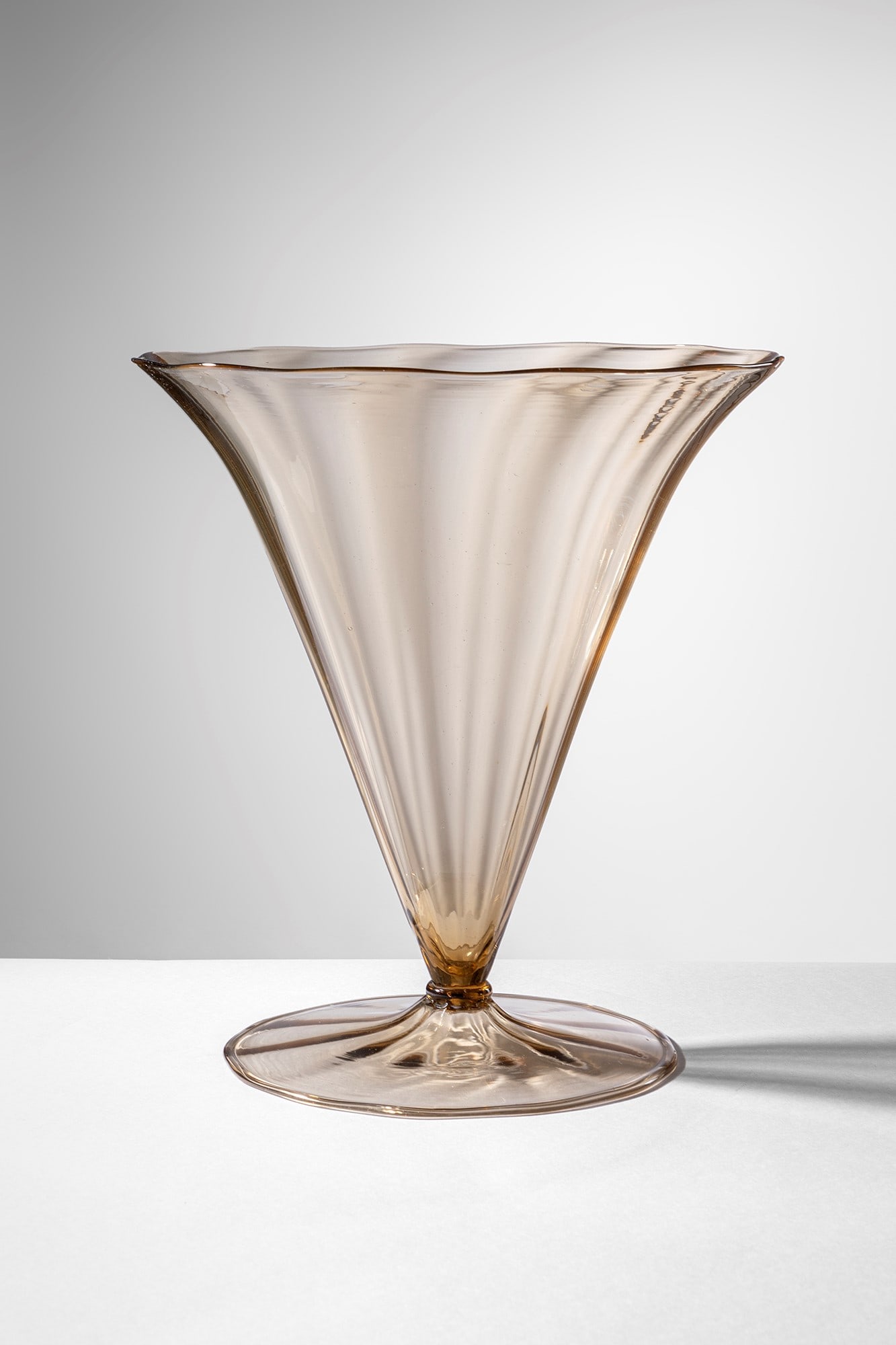 Napoleone Martinuzzi. Vaso a cono rovesciato mod. 3145 (1 of 2)