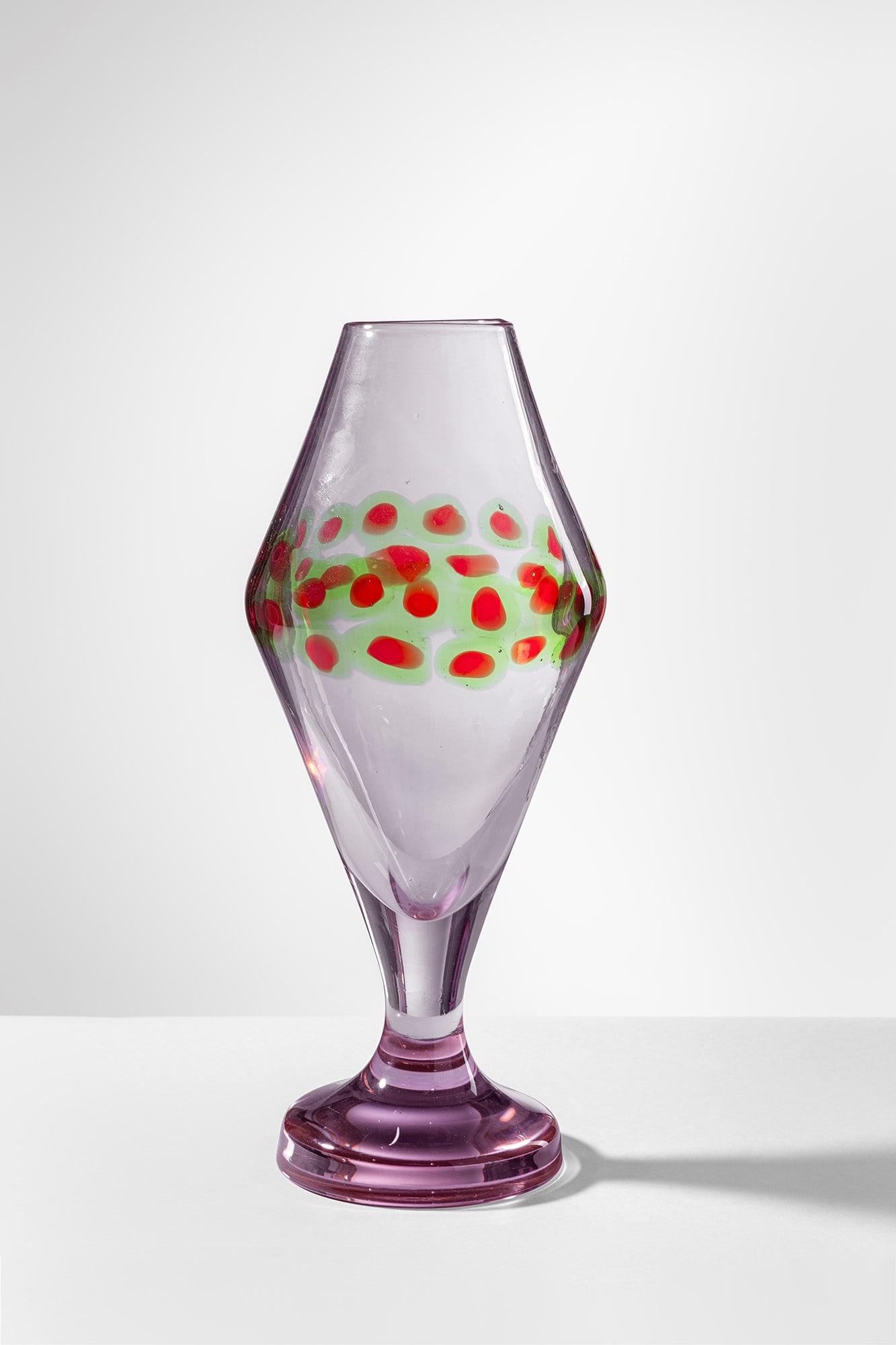 Antonio Da Ros. Vaso: Vaso Vetro Alessandrite decorato con murrine policrome. Cenedese, 1960 ca. h cm 28, larg. cm12