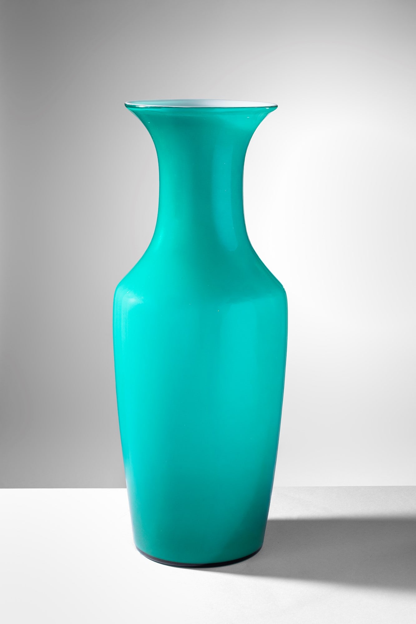 Paolo Venini. Grande vaso della serie Opalini (1 of 2)