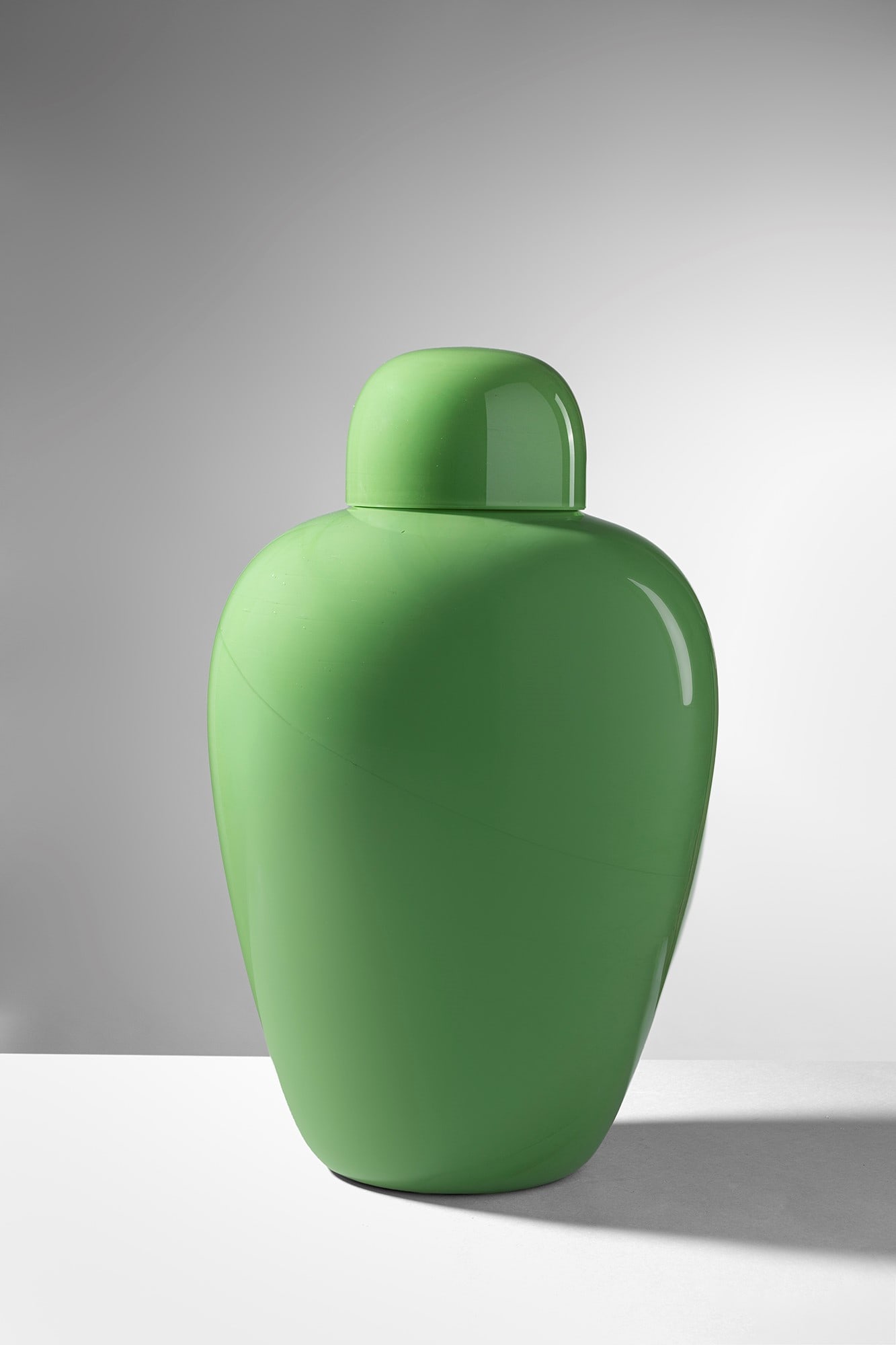 Tobia Scarpa. Vaso con coperchio mod. 8555 (1 of 2)