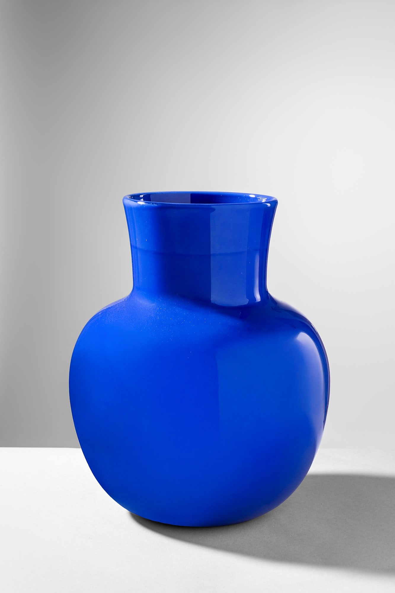 Tobia Scarpa. Vaso mod. 8552 (1 of 2)