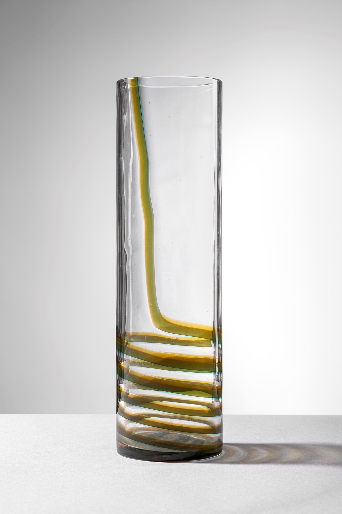 Venini. Vaso Bifilo: Vaso Bifilo Vetro soffiato cristallo con doppio filo disposto a spirale. Studio Venini, 1980 ca. Firma incisa a punta Venini Italia. h cm 27, diam. cm 8