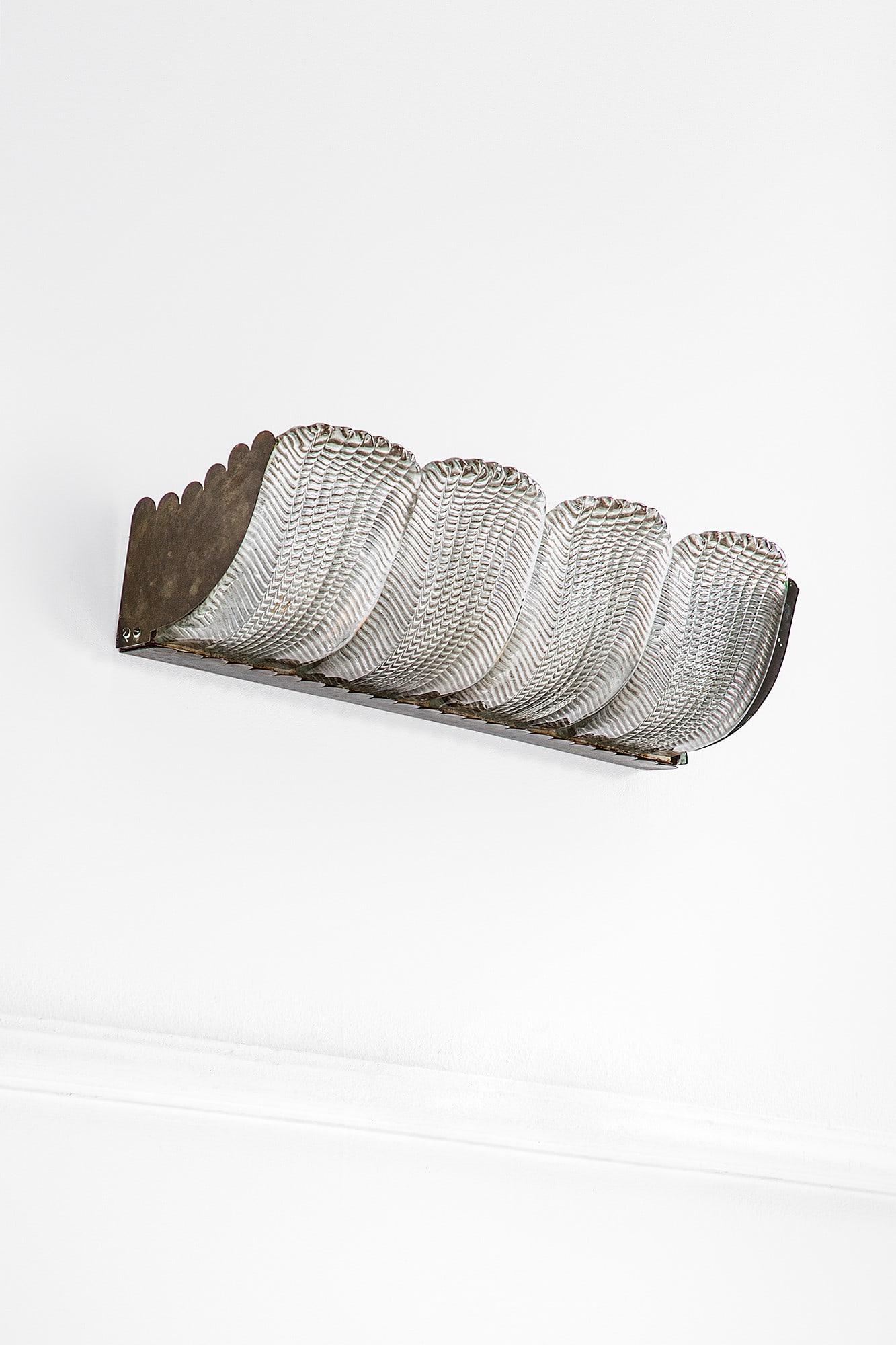 Seguso Vetri d'Arte. Lampada da parete: Lampada da parete Ottone, elementi in vetro cordonato. Prod. Seguso Vetri d'Arte, 1940 ca. cm 14x49x15