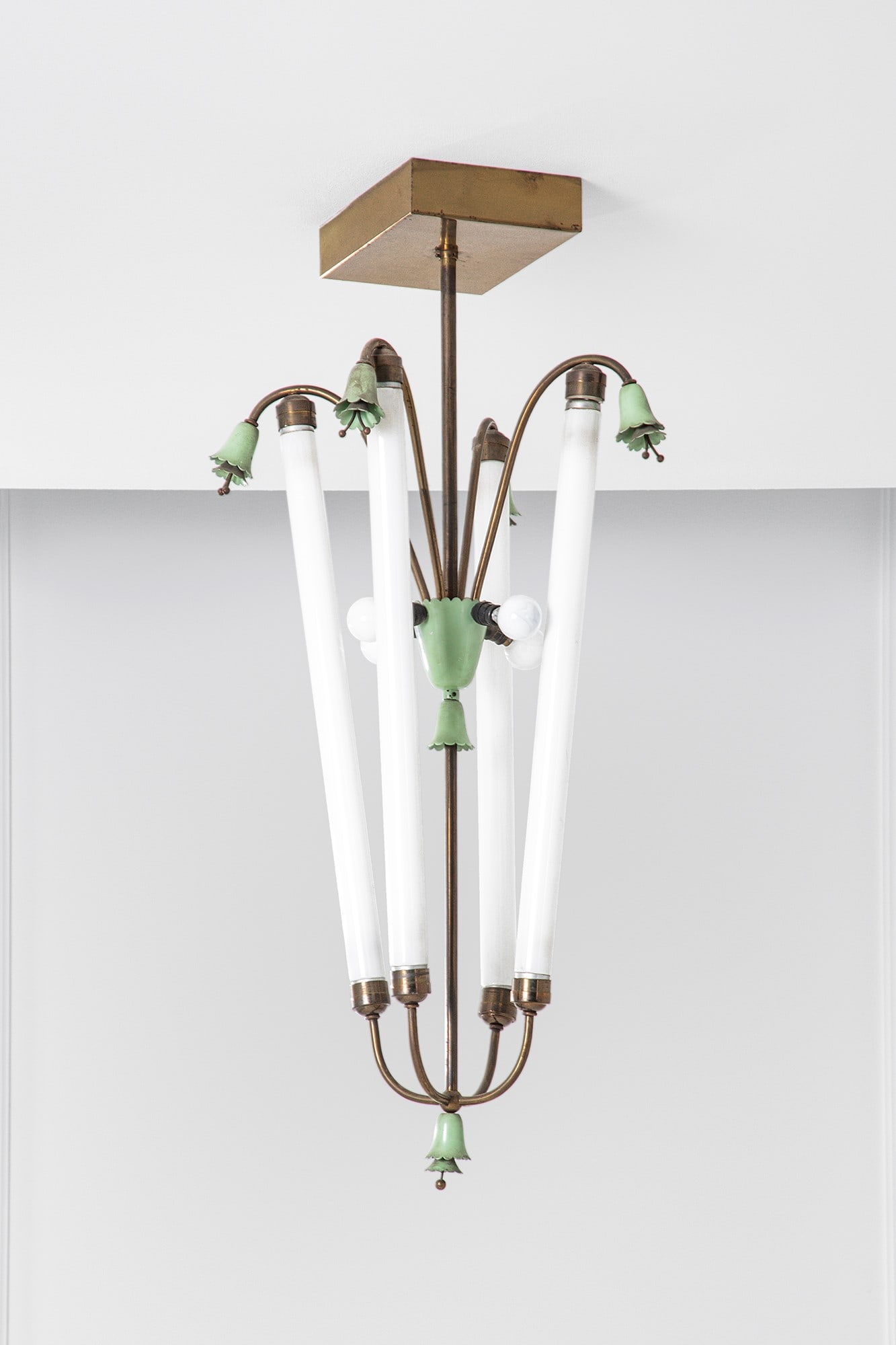 Lampadario: Lampadario Ottone, metallo verniciato, illuminazione al neon. 1930 ca. h cm 100, diam. cm 53