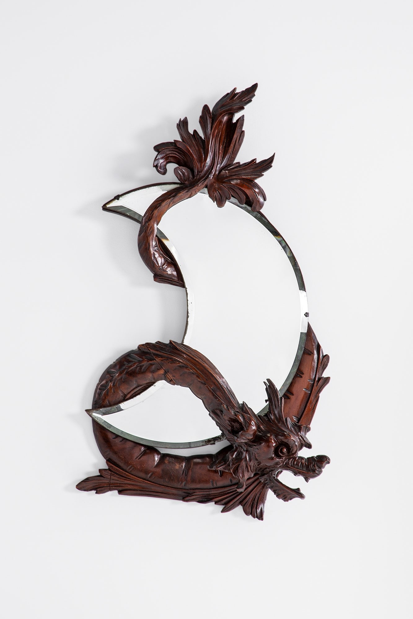 Gabriel Viardot (attr.). Specchio: Specchio Legno scolpito e sagomato, vetro specchiato. Francia, XIX-XX sec. cm 74x45x12