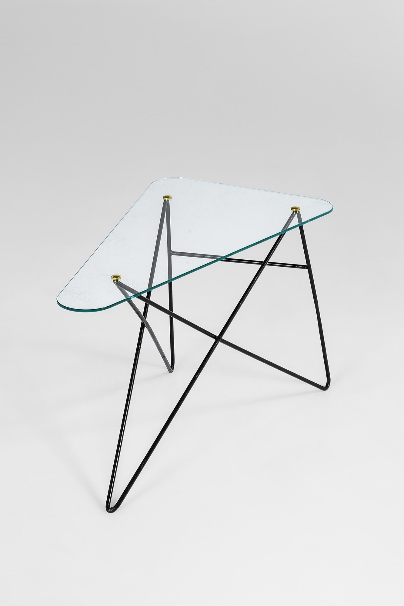 Tavolino: Tavolino Tubolare metallico verniciato, ottone, vetro trasparente molato. 1950 ca. cm 46x45x80