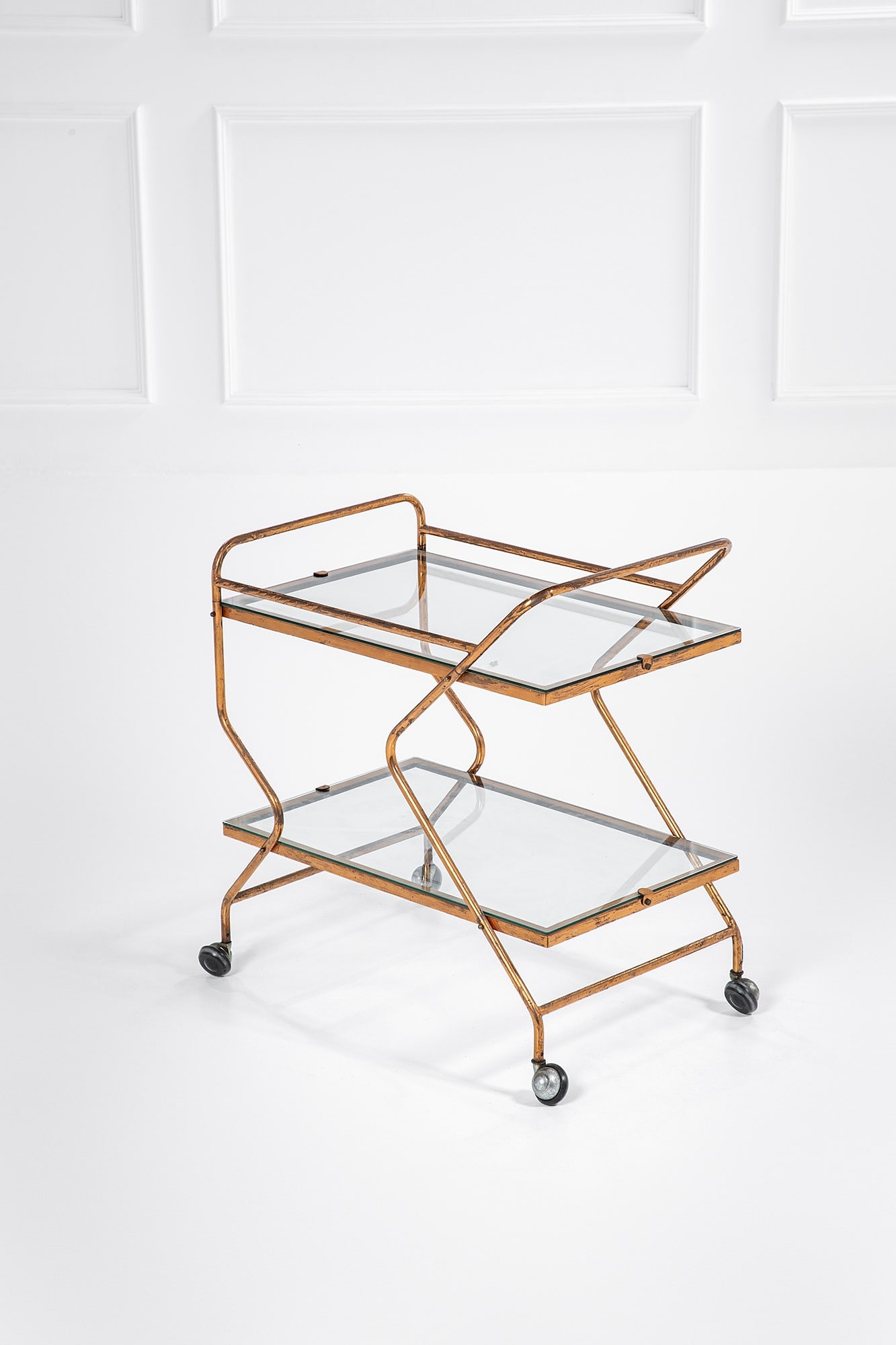 Carrello a due piani: Carrello a due piani Tubolare di rame, cristallo. 1950 ca. cm 82x51x75