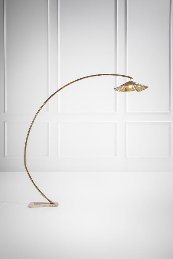 Bottega Gadda. Lampada terra: Lampada da terra Ottone lucido, travertino. Prod. Bottega Gadda, 1970 ca. cm 257x37x195