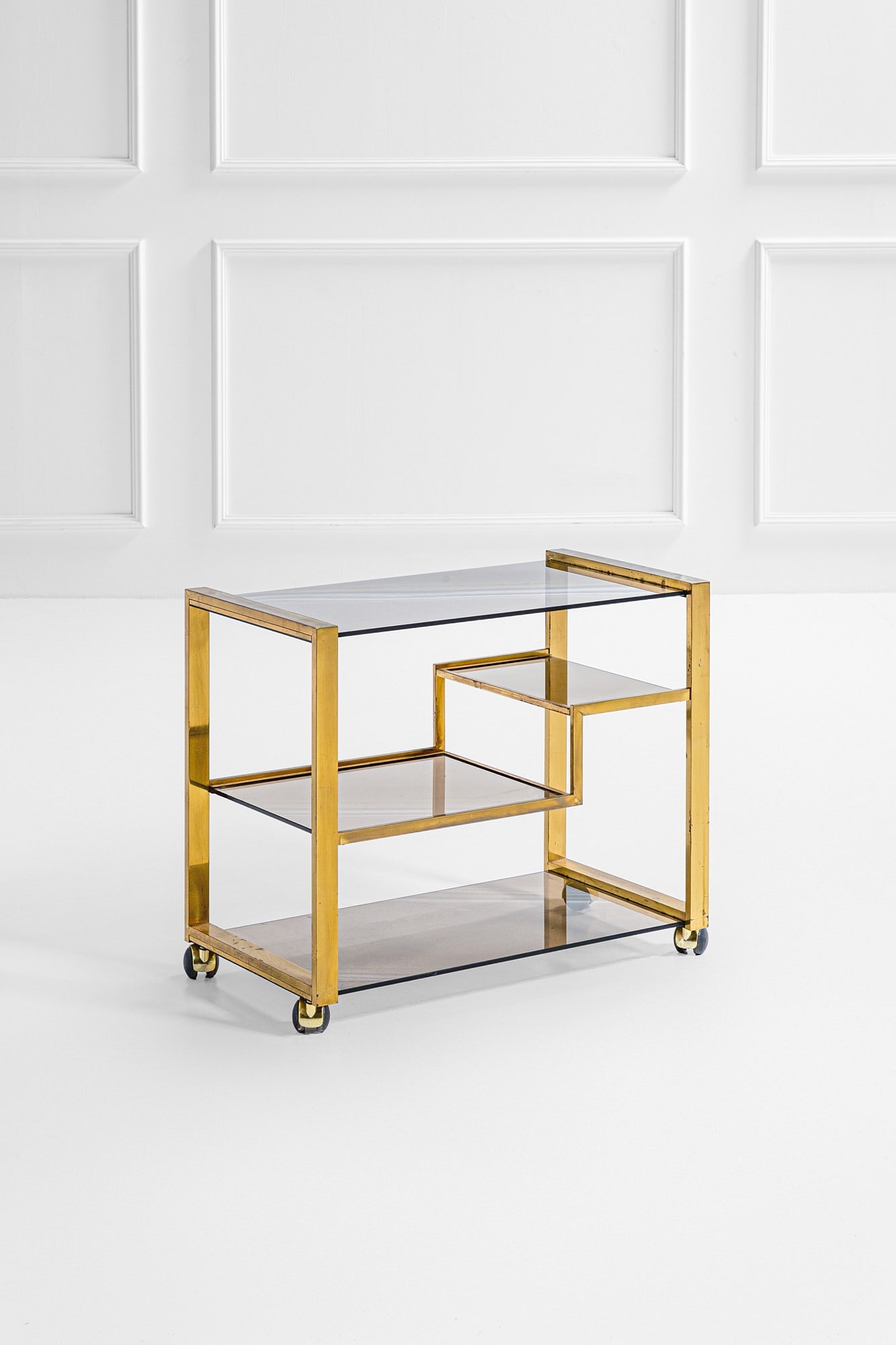 Gallotti & Radice. Carrello: Carrello Ottone, vetro fumé. Prod. Gallotti e Radice, 1970 ca. cm 66x79x43