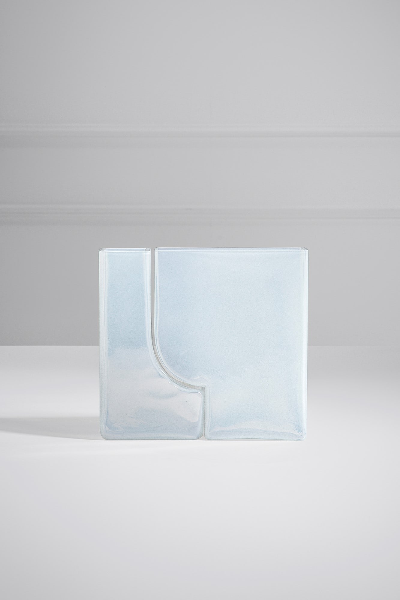 Carlo Nason. Vaso componibile mod. S475: Vaso componibile mod. S475 Due elementi in vetro soffiato iridescente. Prod. A.V. Mazzega, 1970 ca. cm 26x21x8, cm 26x14x8 Literature: Catalogo A.V. Mazzega.