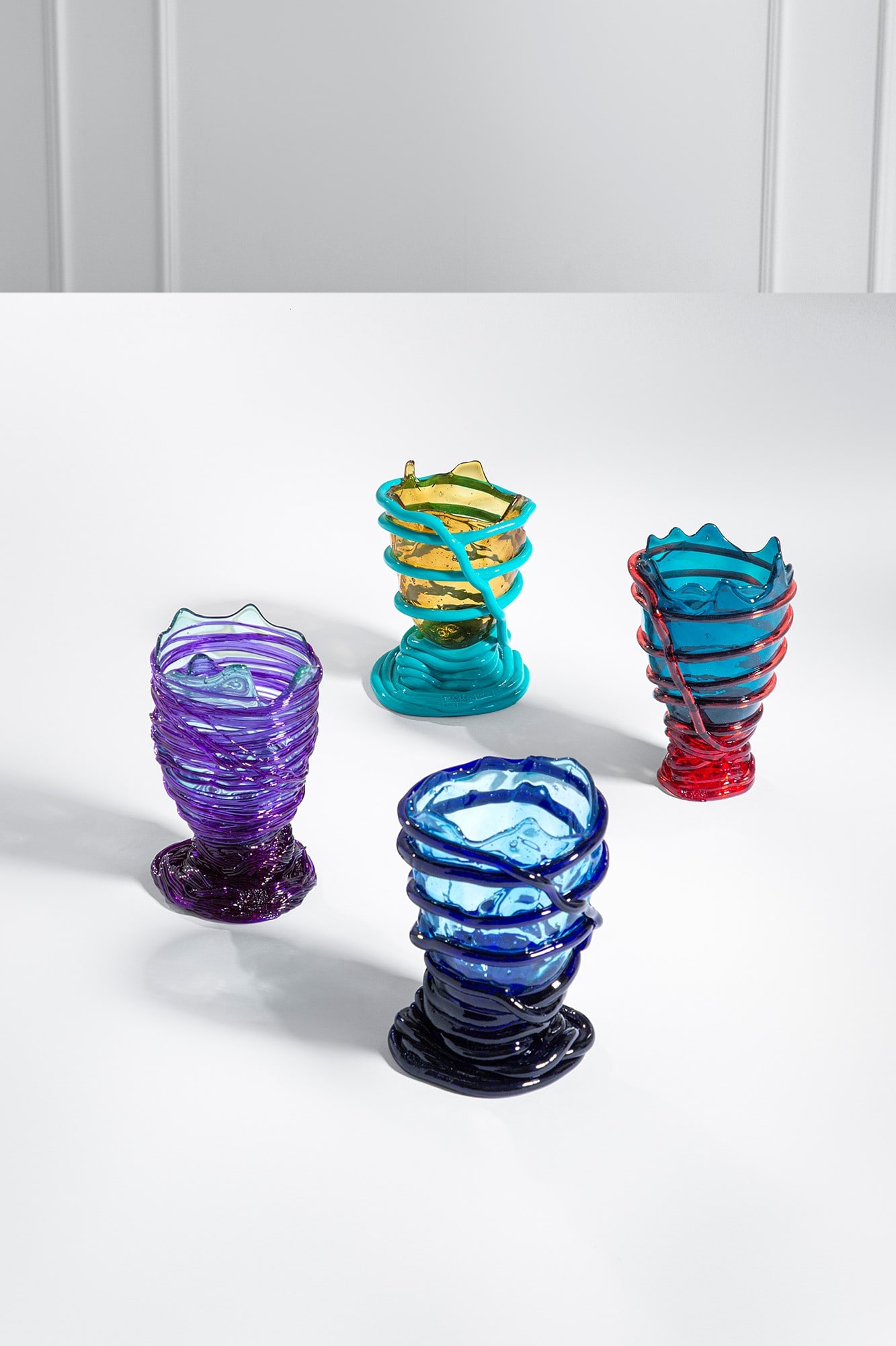 Gaetano Pesce. Quattro vasi della serie Pompitu II XS: Quattro vasi della serie Pompitu II XS Collezione Fish Design Soft resin. Prod. Corsi, dal 2000 ca. Marchio del produttore. h cm 18, diam. cm 15; h cm 19, diam. cm 14; h cm 20, diam. cm 13; h cm 19,