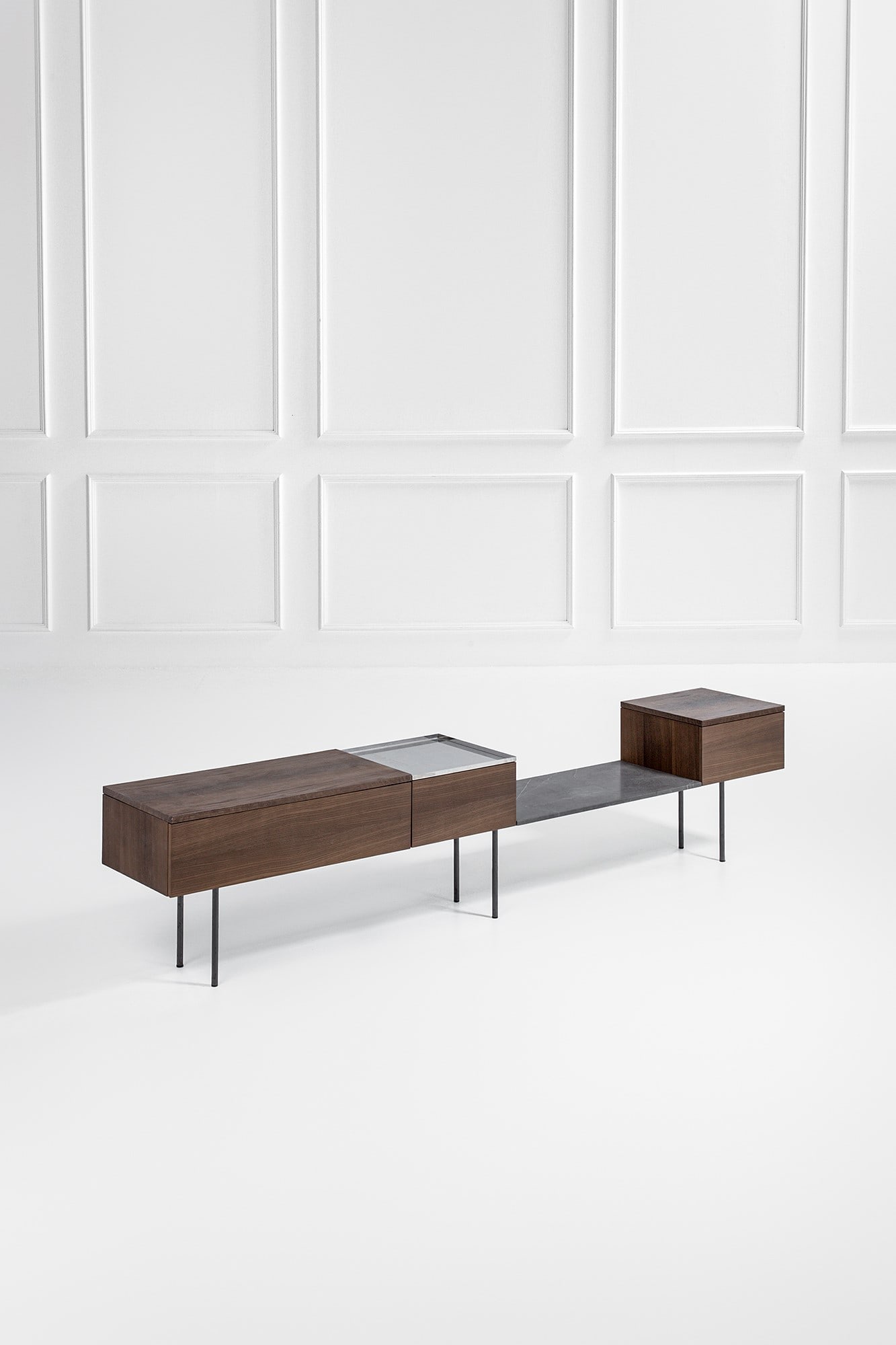 Massimo Mariani. Moodboard Console: Moodboard Console Legno impiallacciato, marmo, acciaio verniciato a polvere, vassoio in acciaio lucido. Prod. Acerbis, 2018 ca. cm 54x240x40