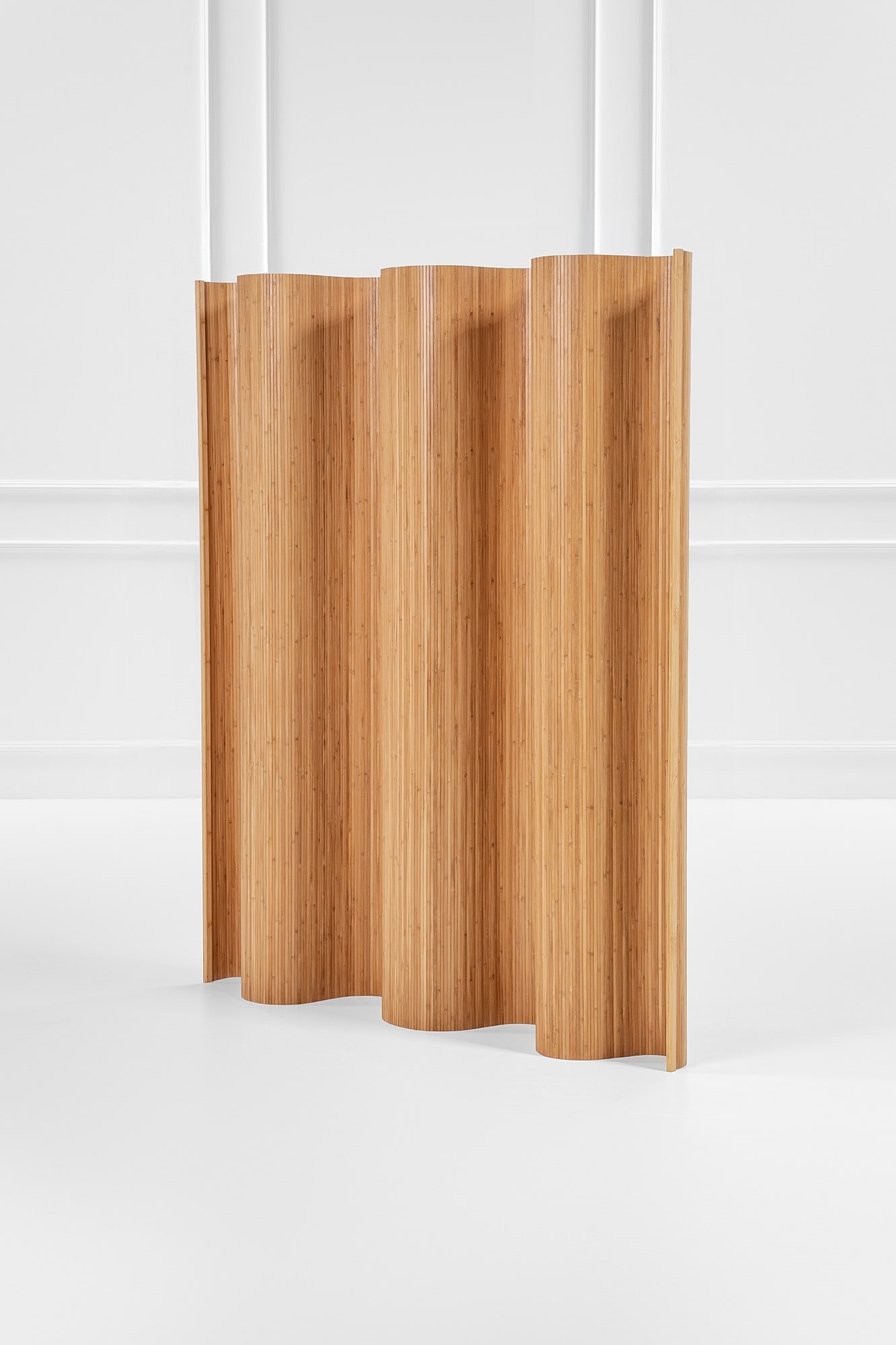 Jomain Baumann, nel gusto di. Paravento snodabile: Paravento snodabile Elementi in listelli di legno snodabili. 1950 ca. cm 183x244x2